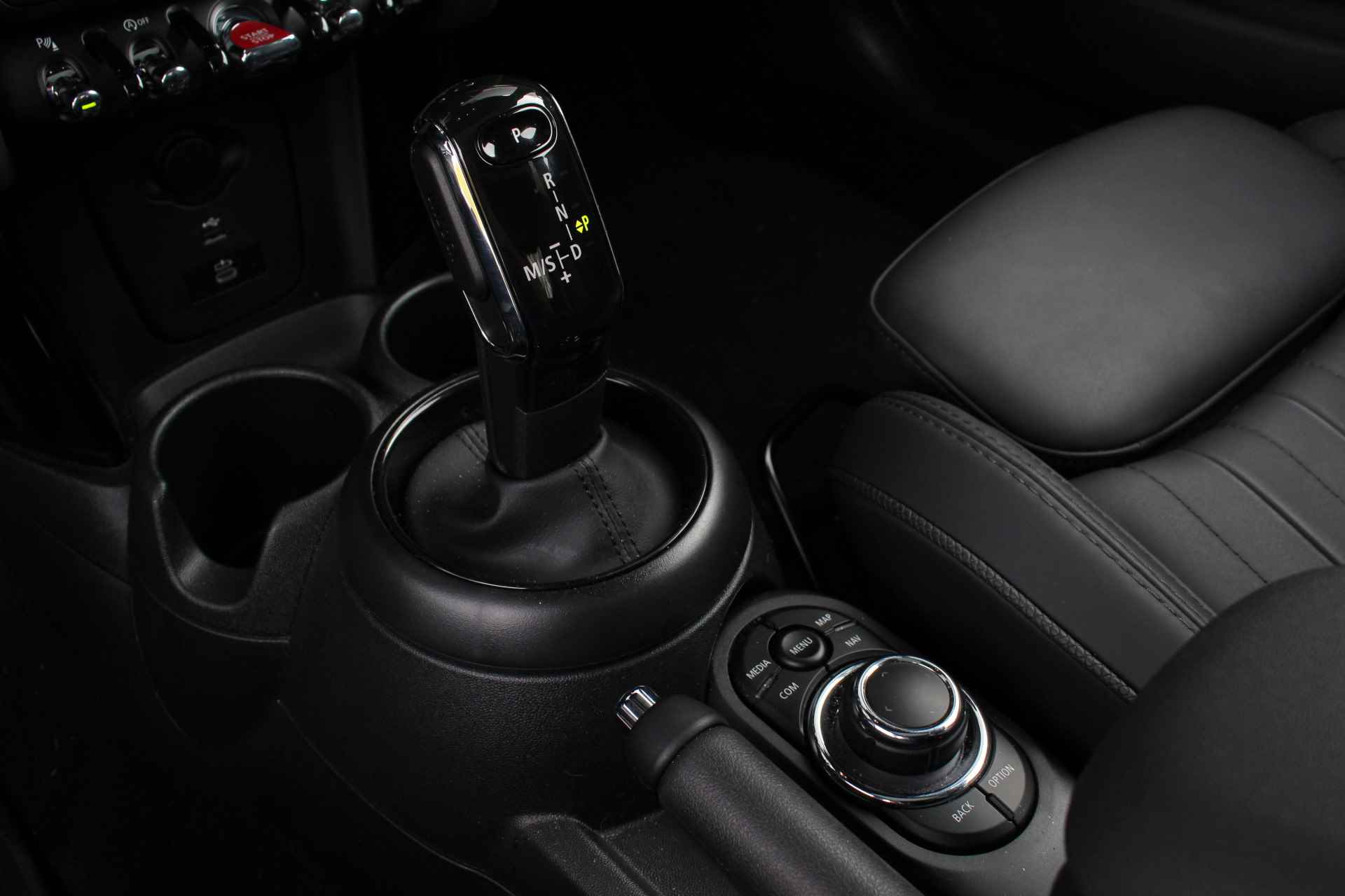 MINI Hatchback Cooper S Resolute Automaat / Premium Plus Pakket / Panoramadak / Achteruitrijcamera / Sportstoelen / Comfort Access / LED / Harman-Kardon / Park Assistant - 23/30