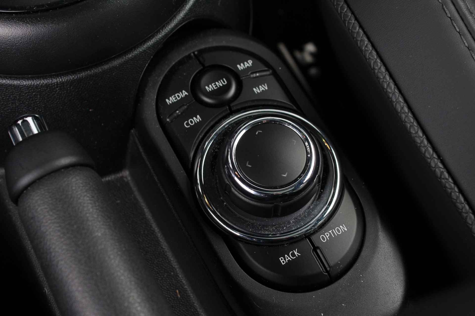 MINI Hatchback Cooper S Resolute Automaat / Premium Plus Pakket / Panoramadak / Achteruitrijcamera / Sportstoelen / Comfort Access / LED / Harman-Kardon / Park Assistant - 24/30