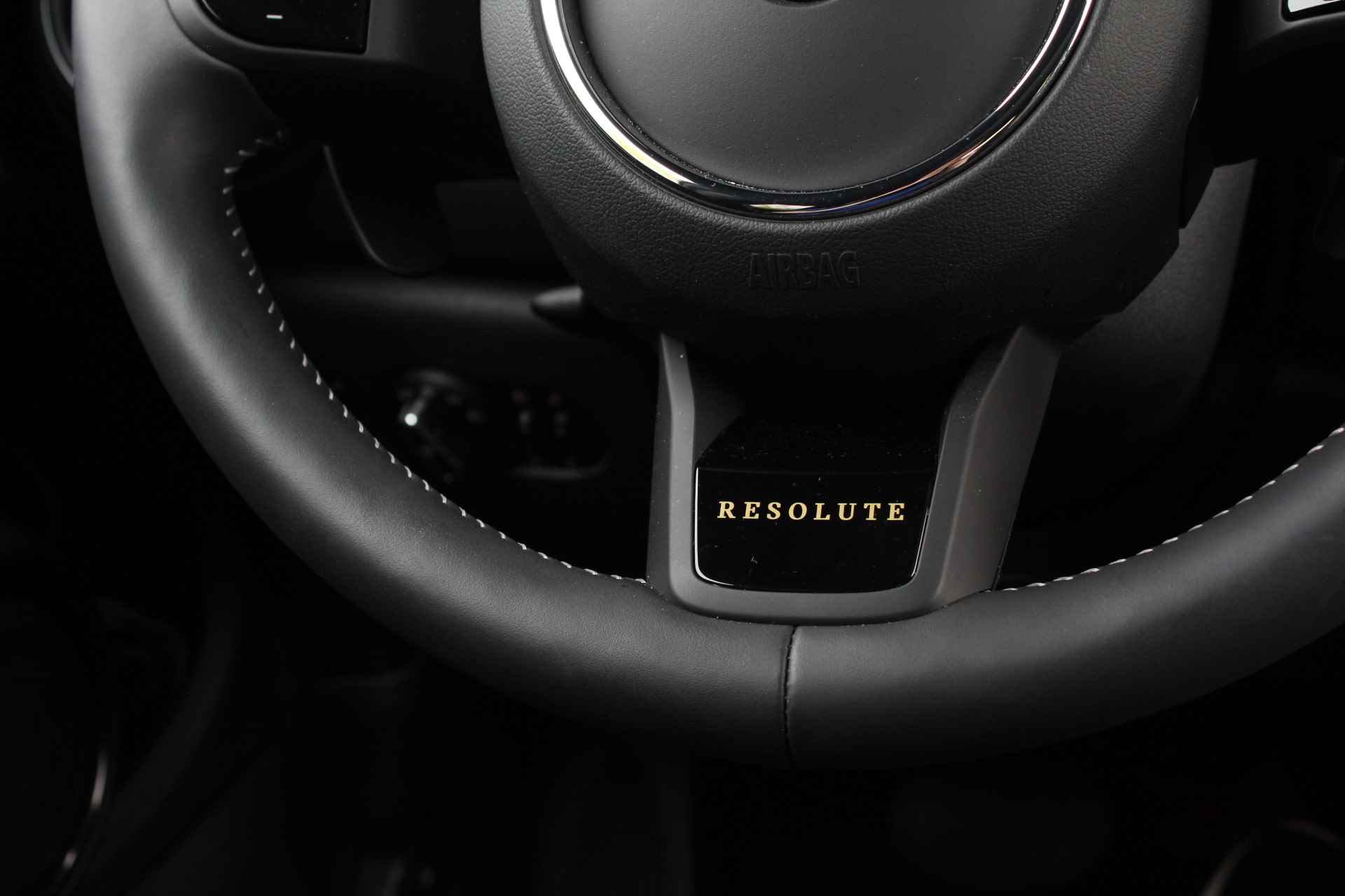 MINI Hatchback Cooper S Resolute Automaat / Premium Plus Pakket / Panoramadak / Achteruitrijcamera / Sportstoelen / Comfort Access / LED / Harman-Kardon / Park Assistant - 28/30
