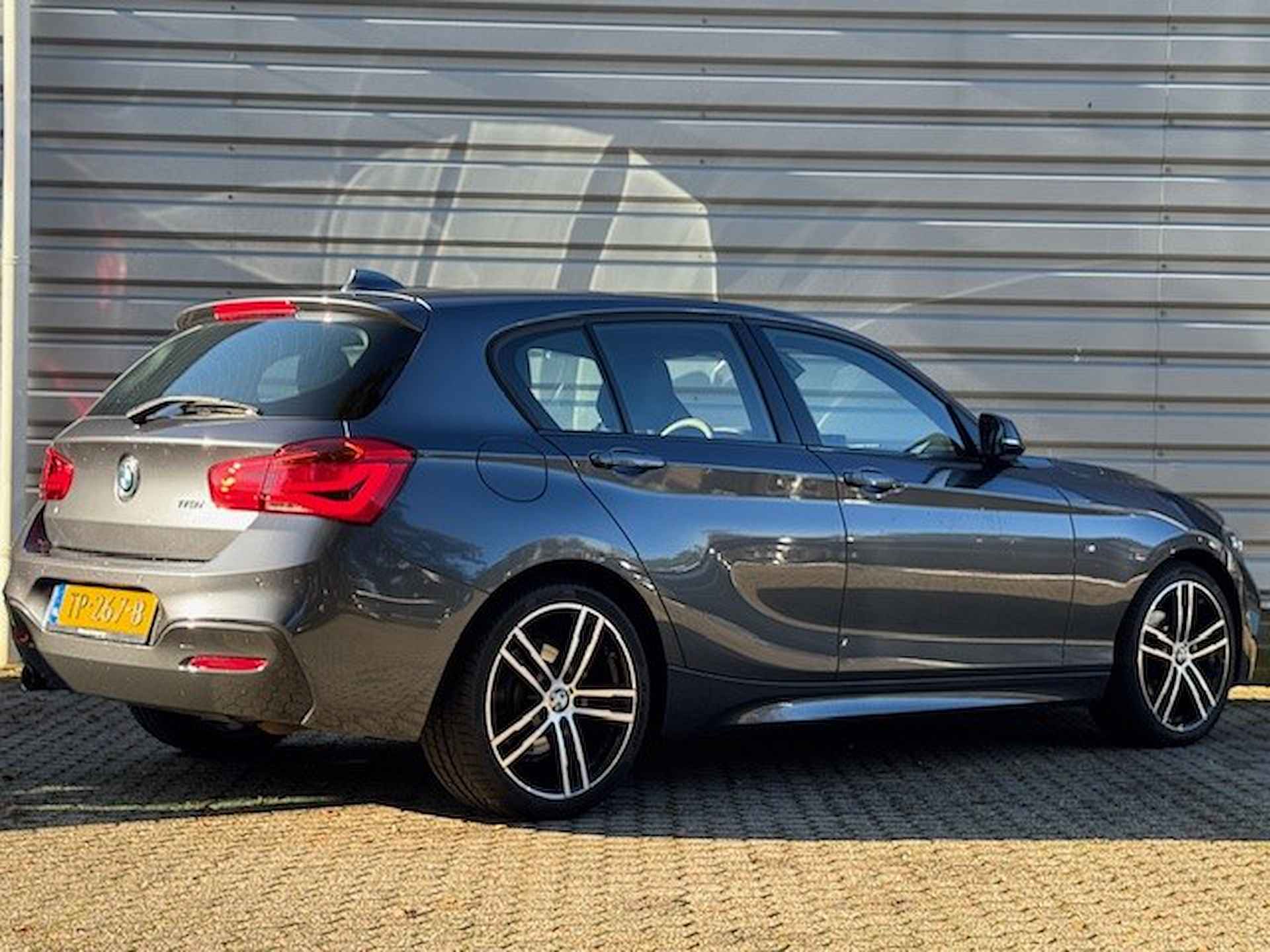 BMW 1-Serie (f20) 118i M-SPORT Corporate Lease Ex. | Automaat | Sportstoelen | Leder | Navigatie | LED koplampen | - 8/31