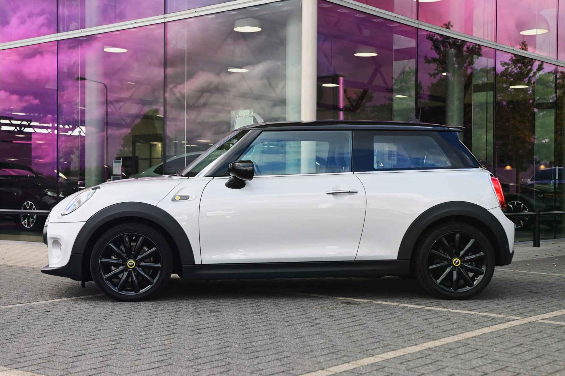 MINI Electric Essential 33 kWh / Achteruitrijcamera / Sportstoelen / LED / Comfort Access / Stoelverwarming / PDC achter / Cruise Control - 6/24