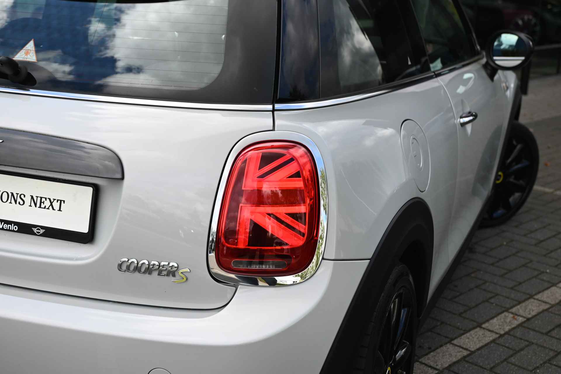 MINI Electric Essential 33 kWh / Achteruitrijcamera / Sportstoelen / LED / Comfort Access / Stoelverwarming / PDC achter / Cruise Control - 16/24