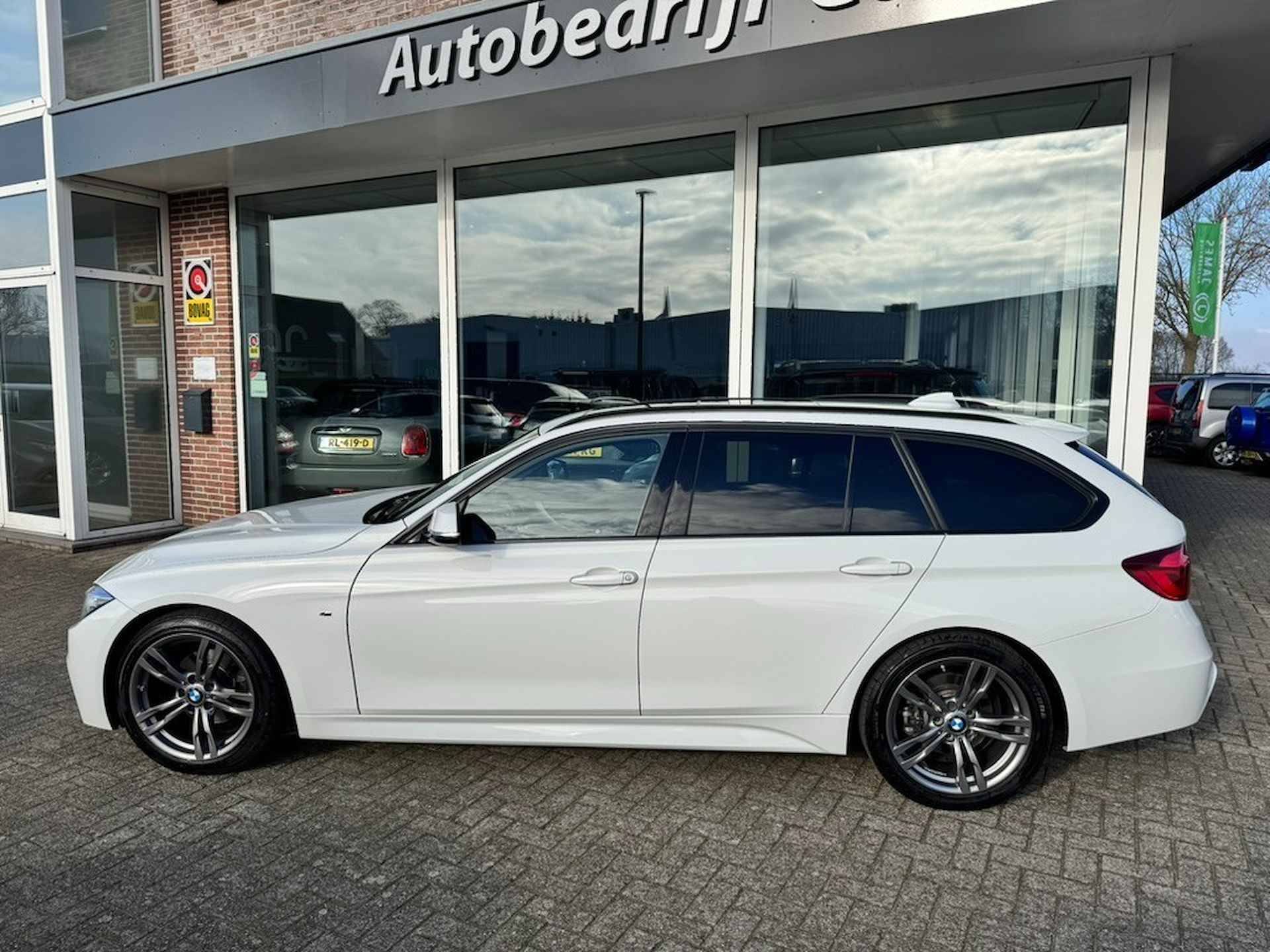 BMW 3-serie 318I M Sport -Shadow line- PANO - 4/26