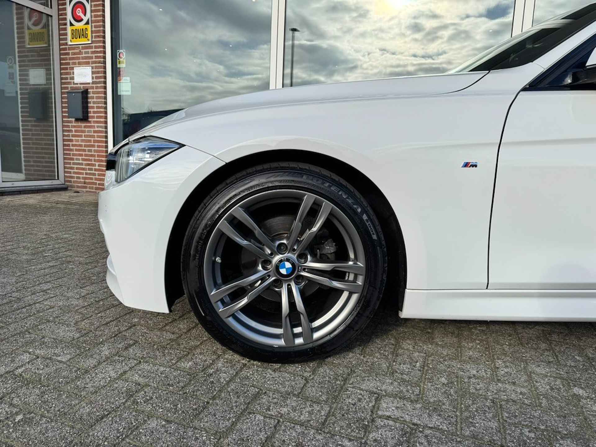 BMW 3-serie 318I M Sport -Shadow line- PANO - 6/26