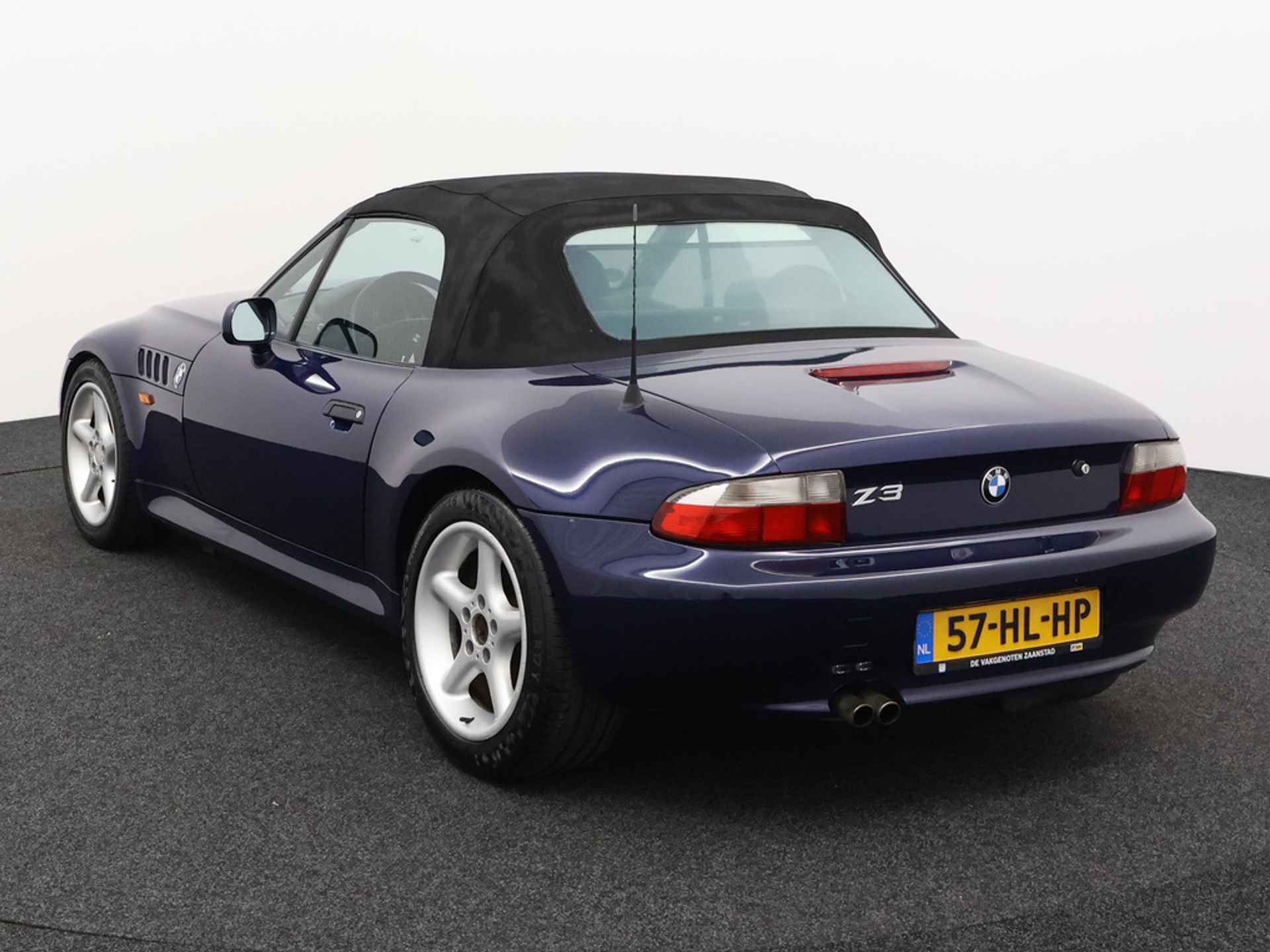 BMW Z3 Roadster 2.8 liter 6-Cylinder widebody 194 pk 6 cyl leer airco lmvelg cabrio de prijs is super scherp voor een 2.8 6-cyl  !! wel 2 delen spuiten !! - 4/20