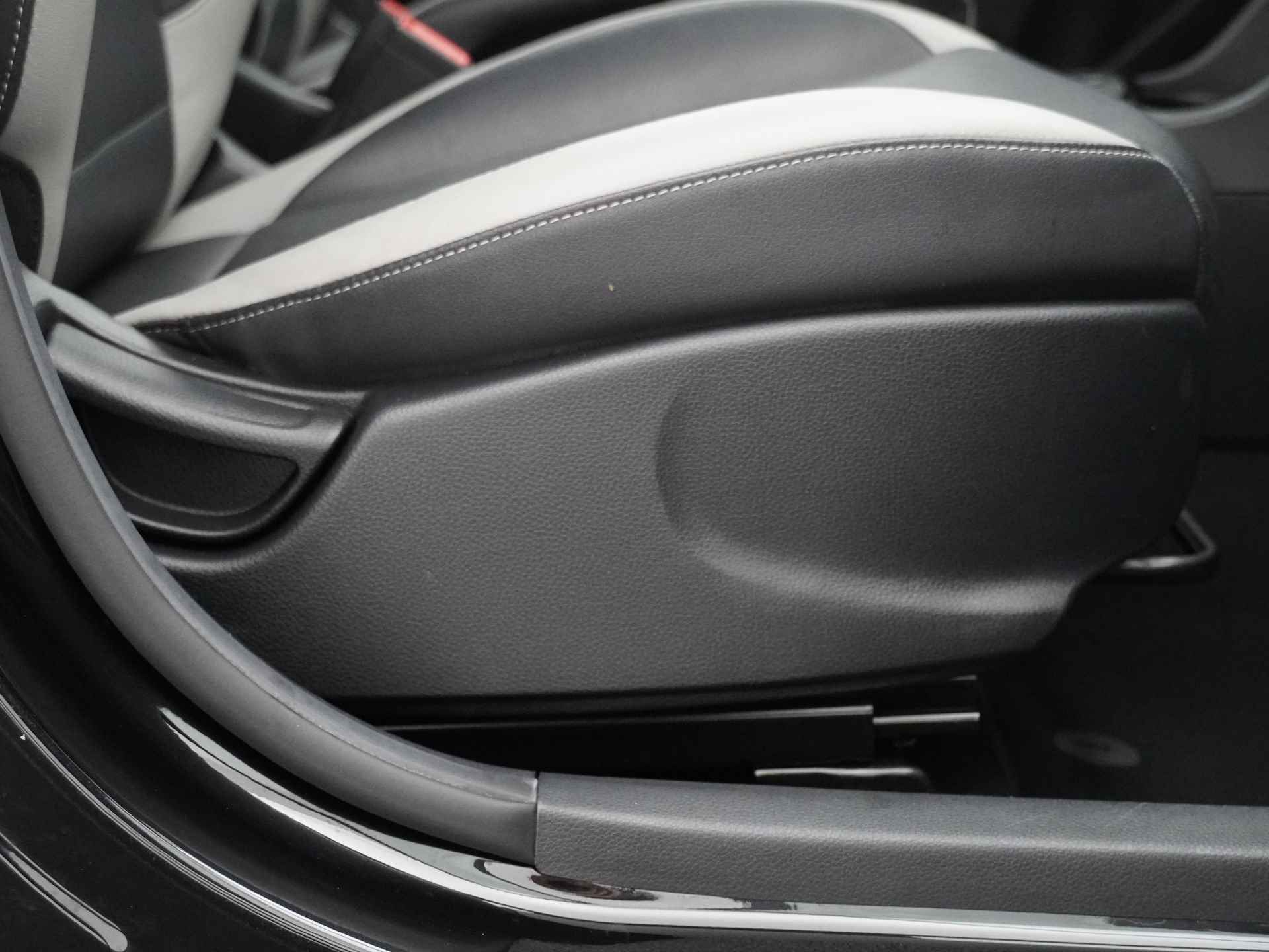 Kia Picanto 1.0 CVVT Design Edition - Navigatie - Apple CarPlay / Android Auto - Cruise Control - Climate Control - Fabrieksgarantie tot 11-2025 - 43/48