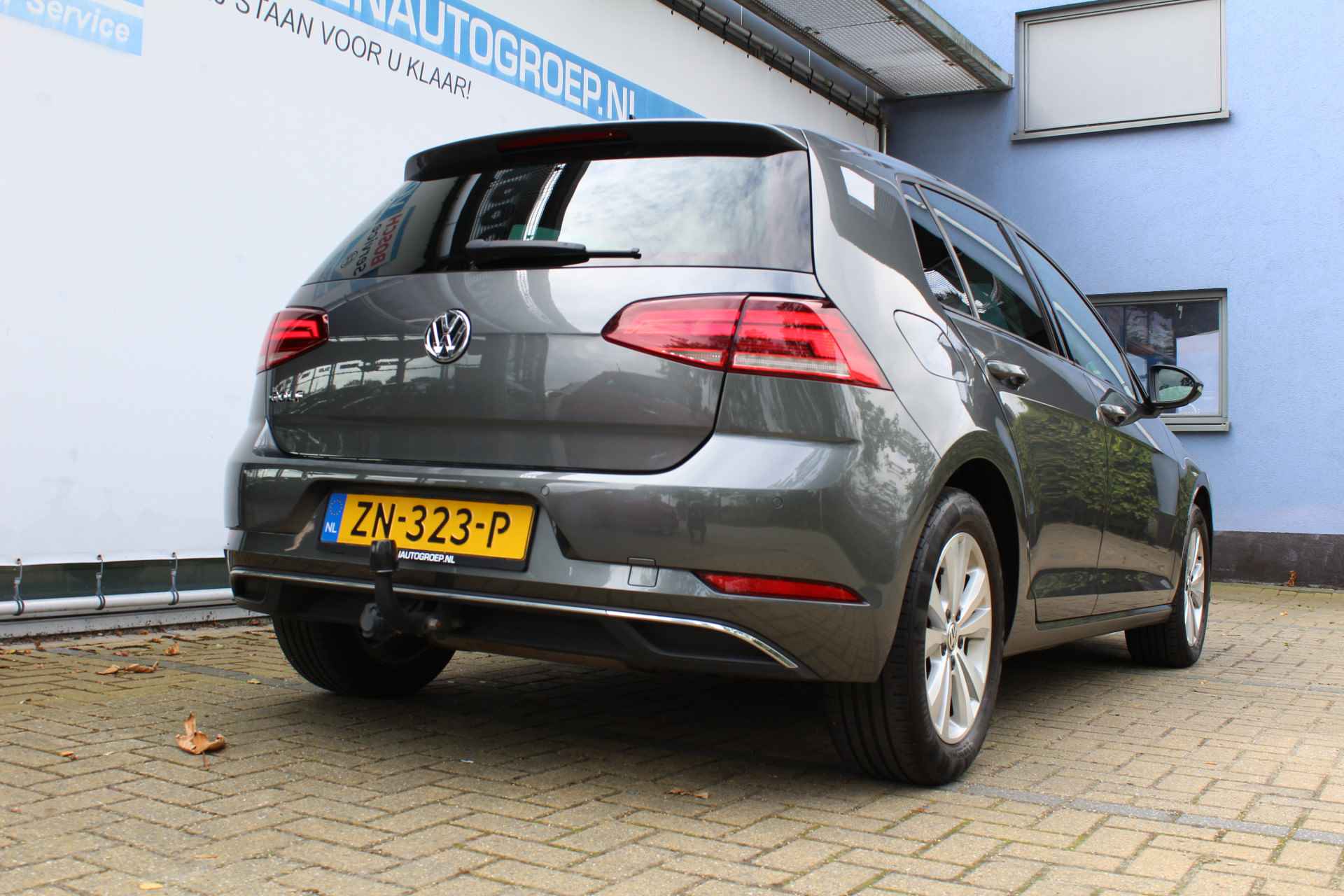 Volkswagen Golf 1.6 TDI Comfortline | Incl. 1 jaar Garantie | DSG Automaat | Achteruitrijcamera | Adaptive cruise | Navigatie | Parkeersensoren V+A | Apple CarPlay/Android auto | DAB | Climate controle | Trekhaak | Getinte ramen | 16 Inch LMV | Extra winterset op velg aanwezig | Origineel NL auto | NAP | - 4/59