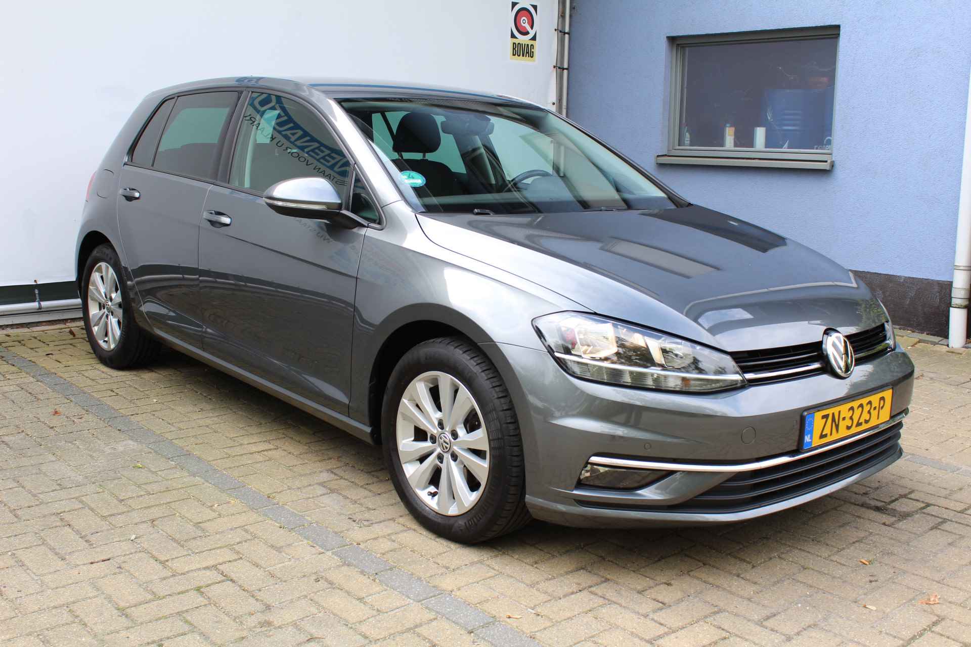 Volkswagen Golf 1.6 TDI Comfortline | Incl. 1 jaar Garantie | DSG Automaat | Achteruitrijcamera | Adaptive cruise | Navigatie | Parkeersensoren V+A | Apple CarPlay/Android auto | DAB | Climate controle | Trekhaak | Getinte ramen | 16 Inch LMV | Extra winterset op velg aanwezig | Origineel NL auto | NAP | - 5/59