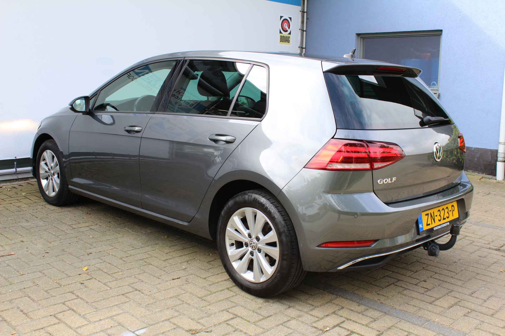 Volkswagen Golf 1.6 TDI Comfortline | Incl. 1 jaar Garantie | DSG Automaat | Achteruitrijcamera | Adaptive cruise | Navigatie | Parkeersensoren V+A | Apple CarPlay/Android auto | DAB | Climate controle | Trekhaak | Getinte ramen | 16 Inch LMV | Extra winterset op velg aanwezig | Origineel NL auto | NAP | - 8/59