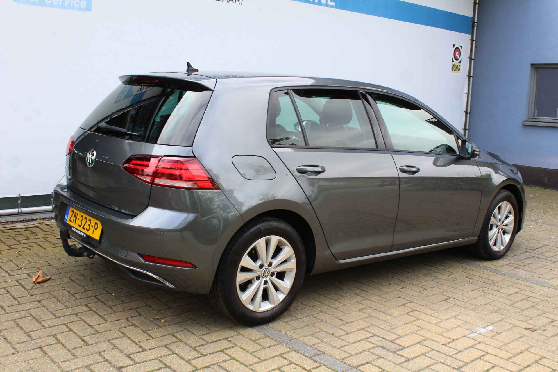 Volkswagen Golf 1.6 TDI Comfortline | Incl. 1 jaar Garantie | DSG Automaat | Achteruitrijcamera | Adaptive cruise | Navigatie | Parkeersensoren V+A | Apple CarPlay/Android auto | DAB | Climate controle | Trekhaak | Getinte ramen | 16 Inch LMV | Extra winterset op velg aanwezig | Origineel NL auto | NAP | - 11/59