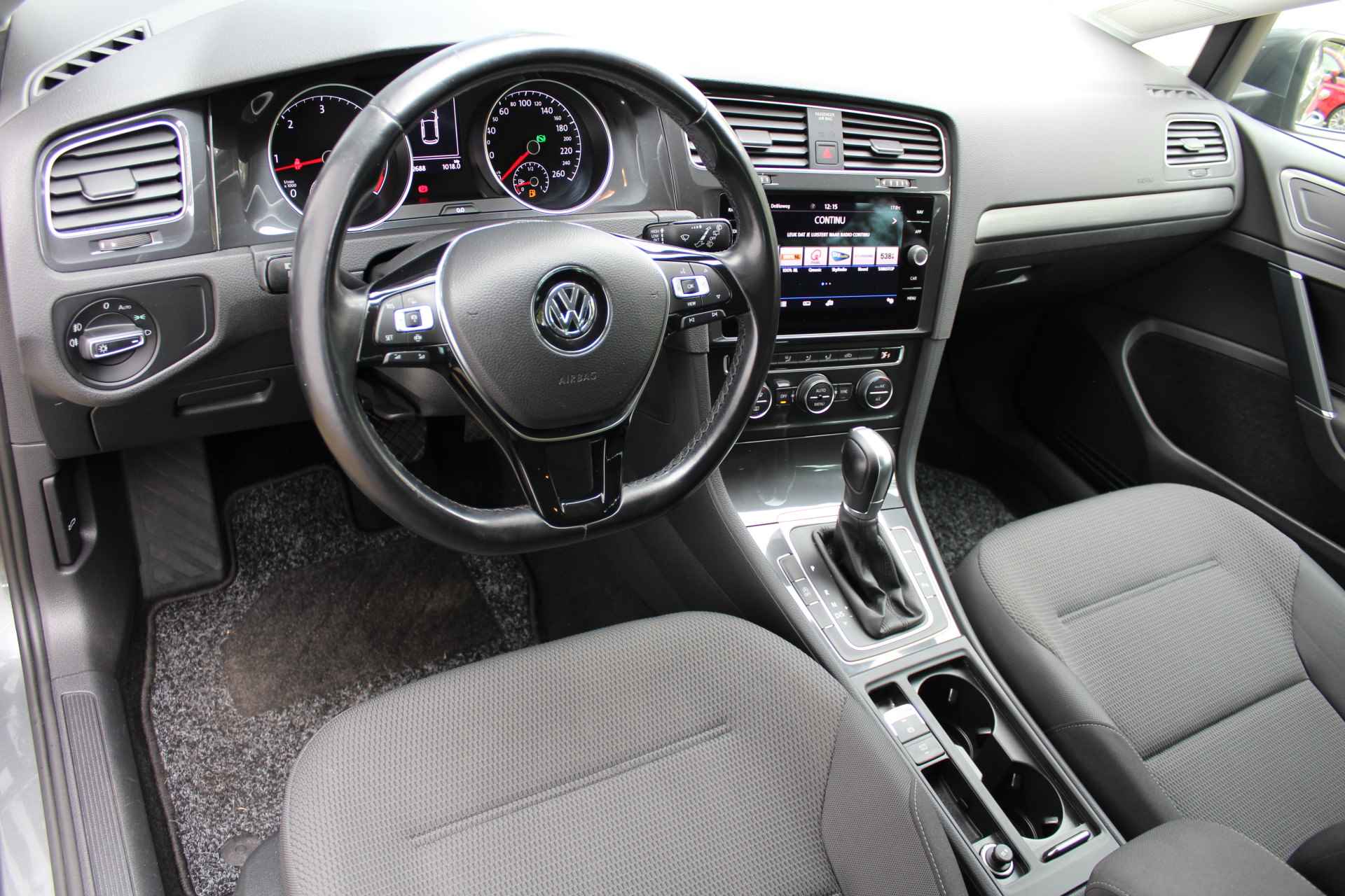 Volkswagen Golf 1.6 TDI Comfortline | Incl. 1 jaar Garantie | DSG Automaat | Achteruitrijcamera | Adaptive cruise | Navigatie | Parkeersensoren V+A | Apple CarPlay/Android auto | DAB | Climate controle | Trekhaak | Getinte ramen | 16 Inch LMV | Extra winterset op velg aanwezig | Origineel NL auto | NAP | - 33/59