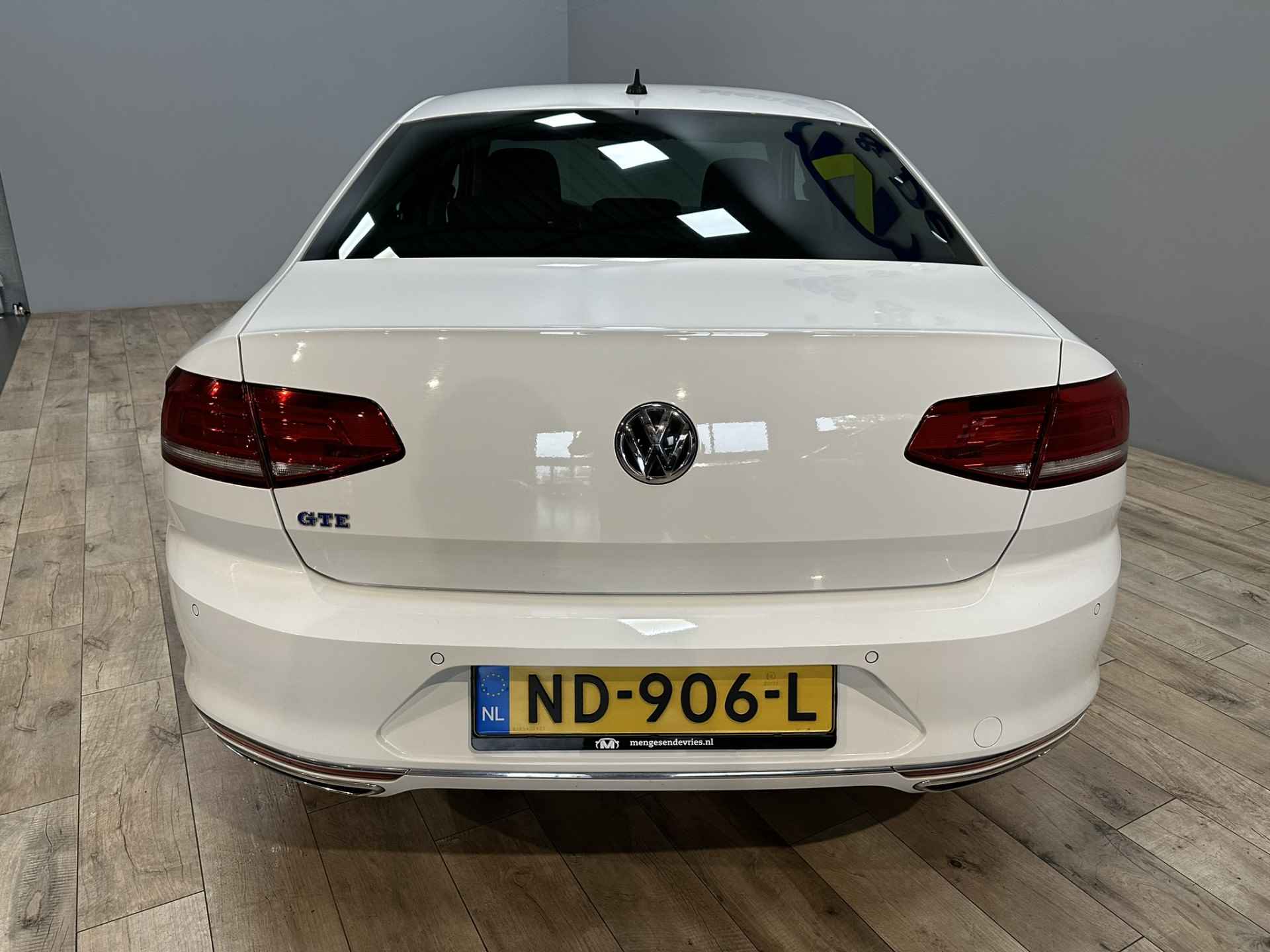 Volkswagen Passat 1.4 TSI GTE Connected Series Airco ECC | LED | Navigatie | Cruise Control | Trekhaak | Apple Carplay Android Auto | DAB | Isofix | NAP | - 4/43