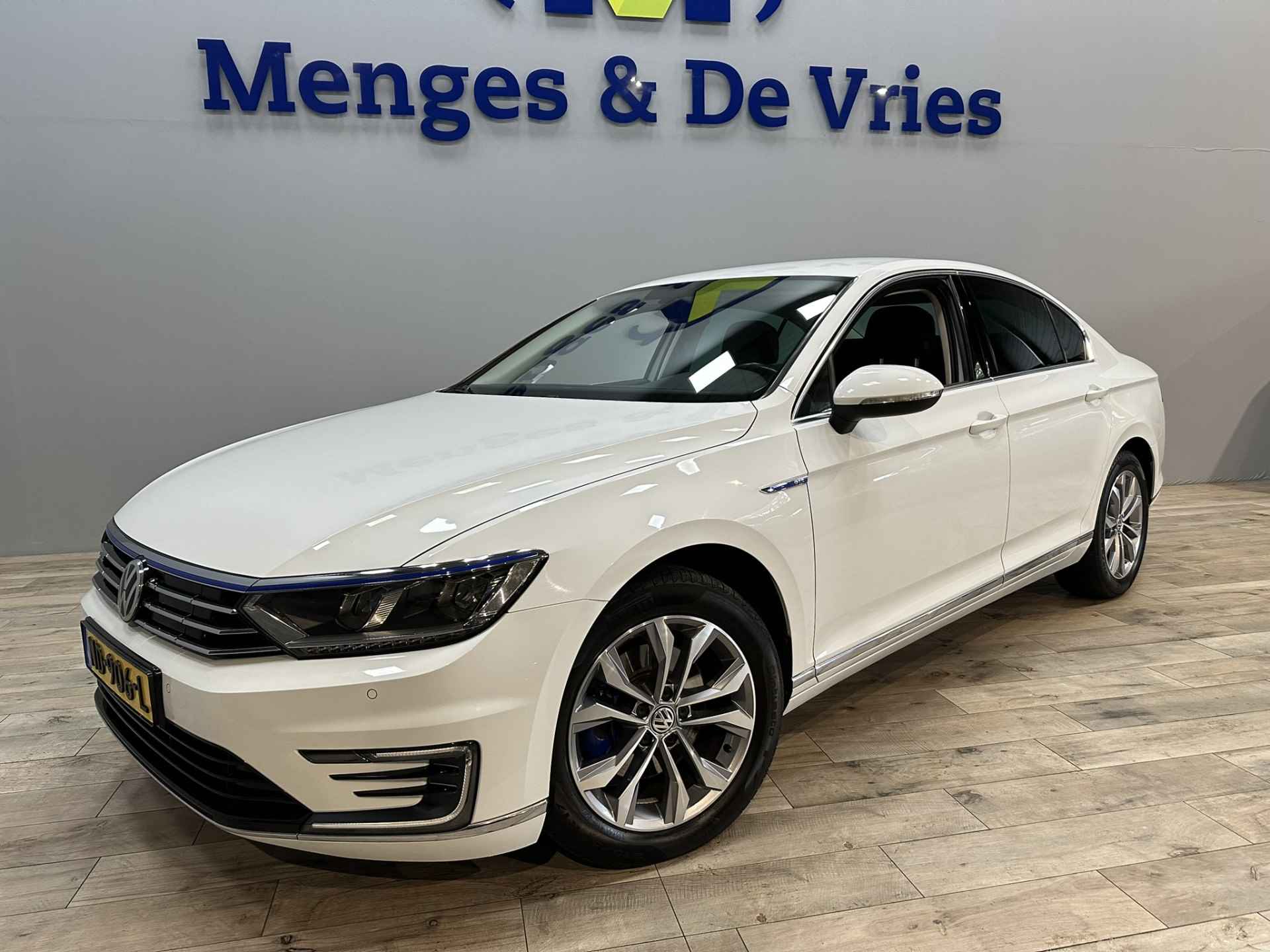 Volkswagen Passat 1.4 TSI GTE Connected Series Airco ECC | LED | Navigatie | Cruise Control | Trekhaak | Apple Carplay Android Auto | DAB | Isofix | NAP | - 7/43