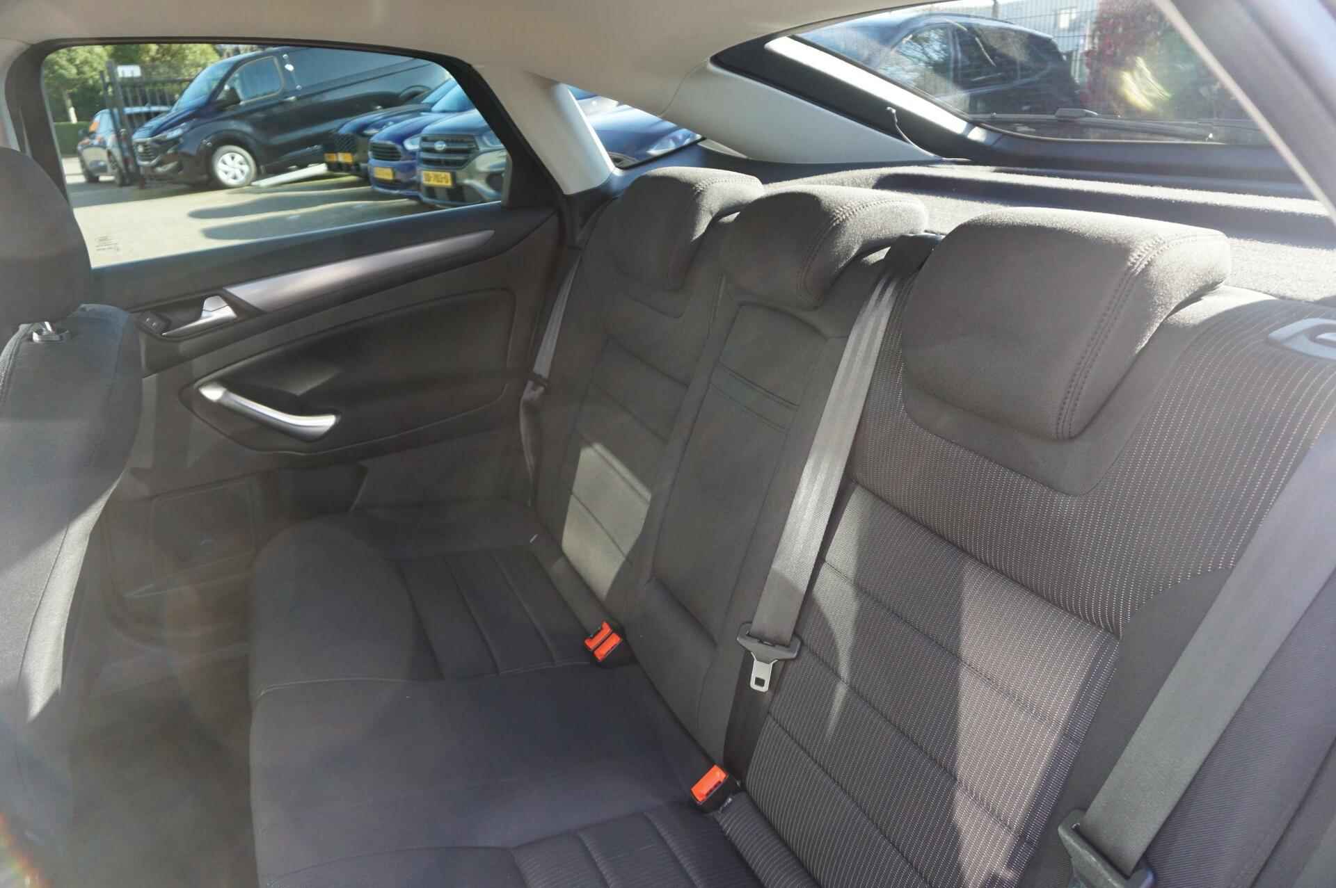 Ford Mondeo 2.0 EcoBoost S-Edition Automaat 240PK Voorruitverwarming Stoelverwarming Climate Cruise Parkeersensoren Privacy Glass *19 inch Velgen *Dealer Onderhouden* - 14/30