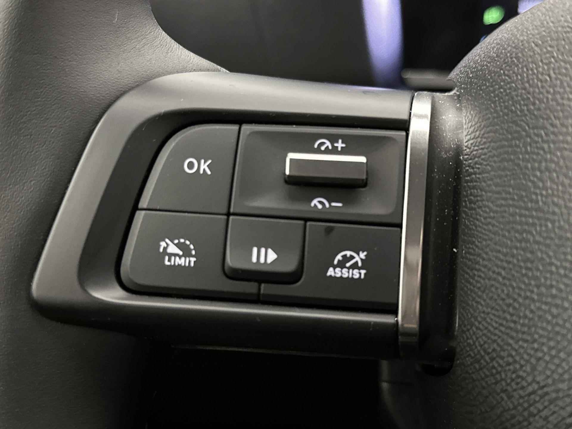 Citroen Ë-C4 X EV Feel Pack 50kWh 136 pk | Navigatie | Achteruitrijcamera | Parkeersensoren Achter | Verwarmde Comfortstoelen | Adaptief Demping Systeem | Full-LED Koplampen | Climate Control | Cruise Control | 18" Lichtmetalen Velgen | Apple Carplay/Android Auto | - 18/35