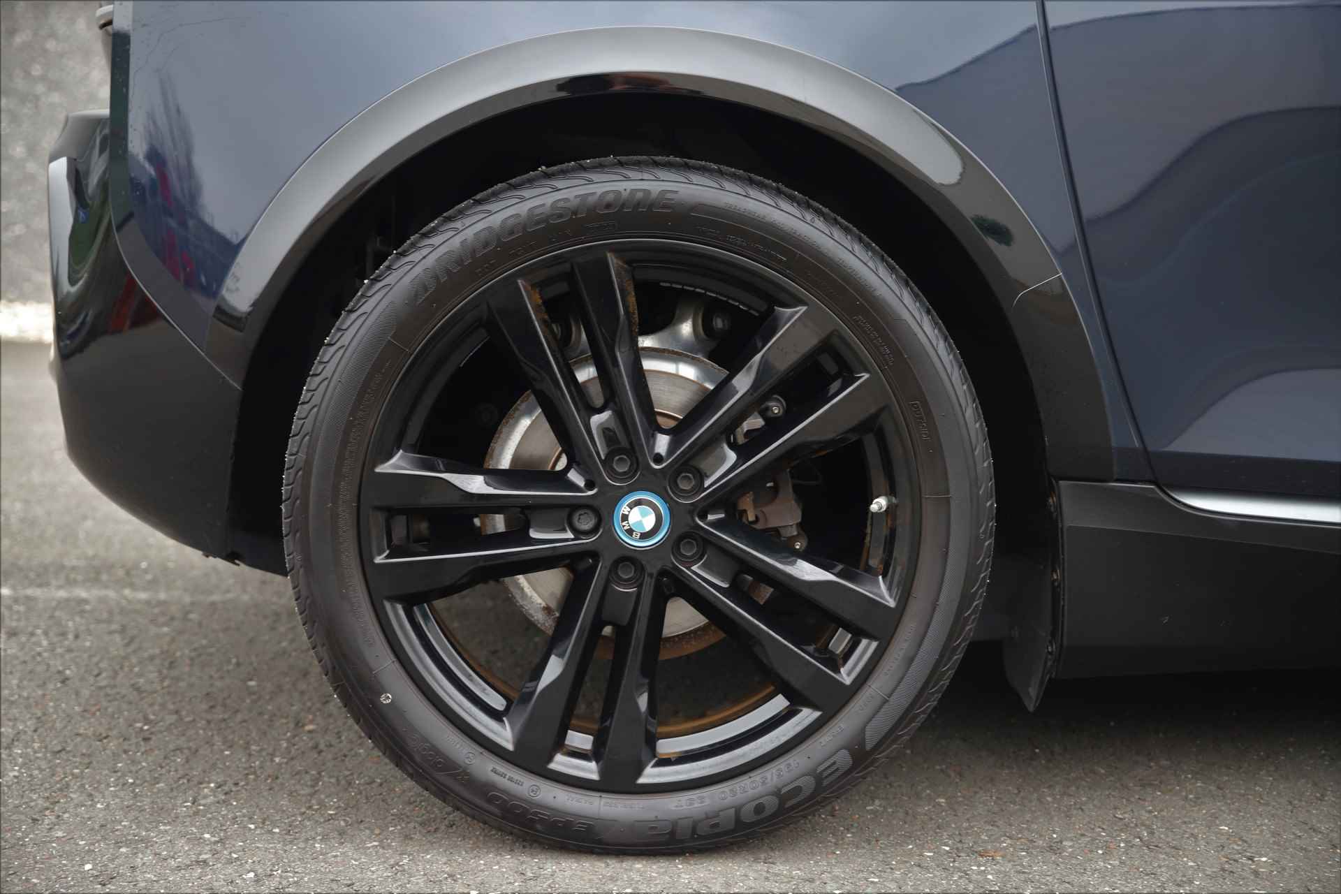 BMW i3 S 184pk Executive 120Ah 42 kWh/W-pomp/20"Jetblack/3-fase/Camera - 9/46