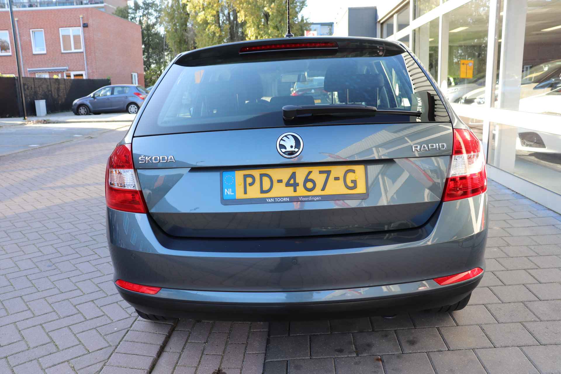 Škoda Rapid Spaceback 1.2 TSI Greentech Drive DSG. Navigatie, all-Seasonbanden. - 8/35