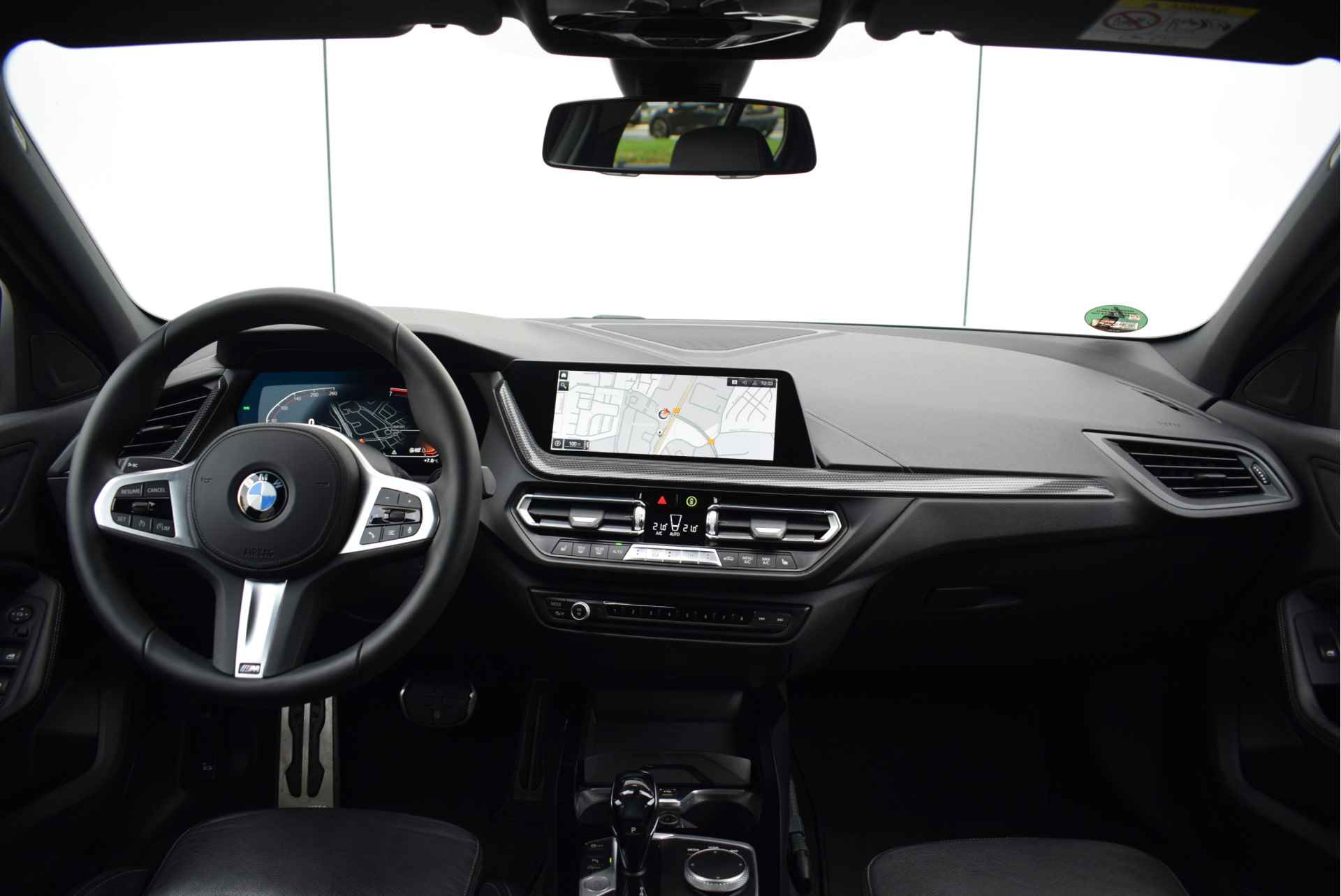 BMW 1-serie 118i High Executive M Sport Automaat / Panoramadak / Sportstoelen / LED / M Sportonderstel / Leder / Live Cockpit Professional - 4/25