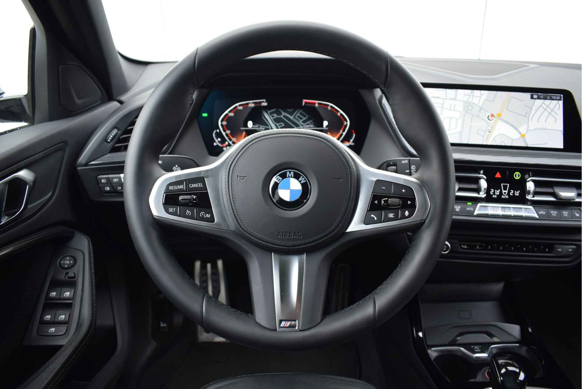 BMW 1-serie 118i High Executive M Sport Automaat / Panoramadak / Sportstoelen / LED / M Sportonderstel / Leder / Live Cockpit Professional - 15/25