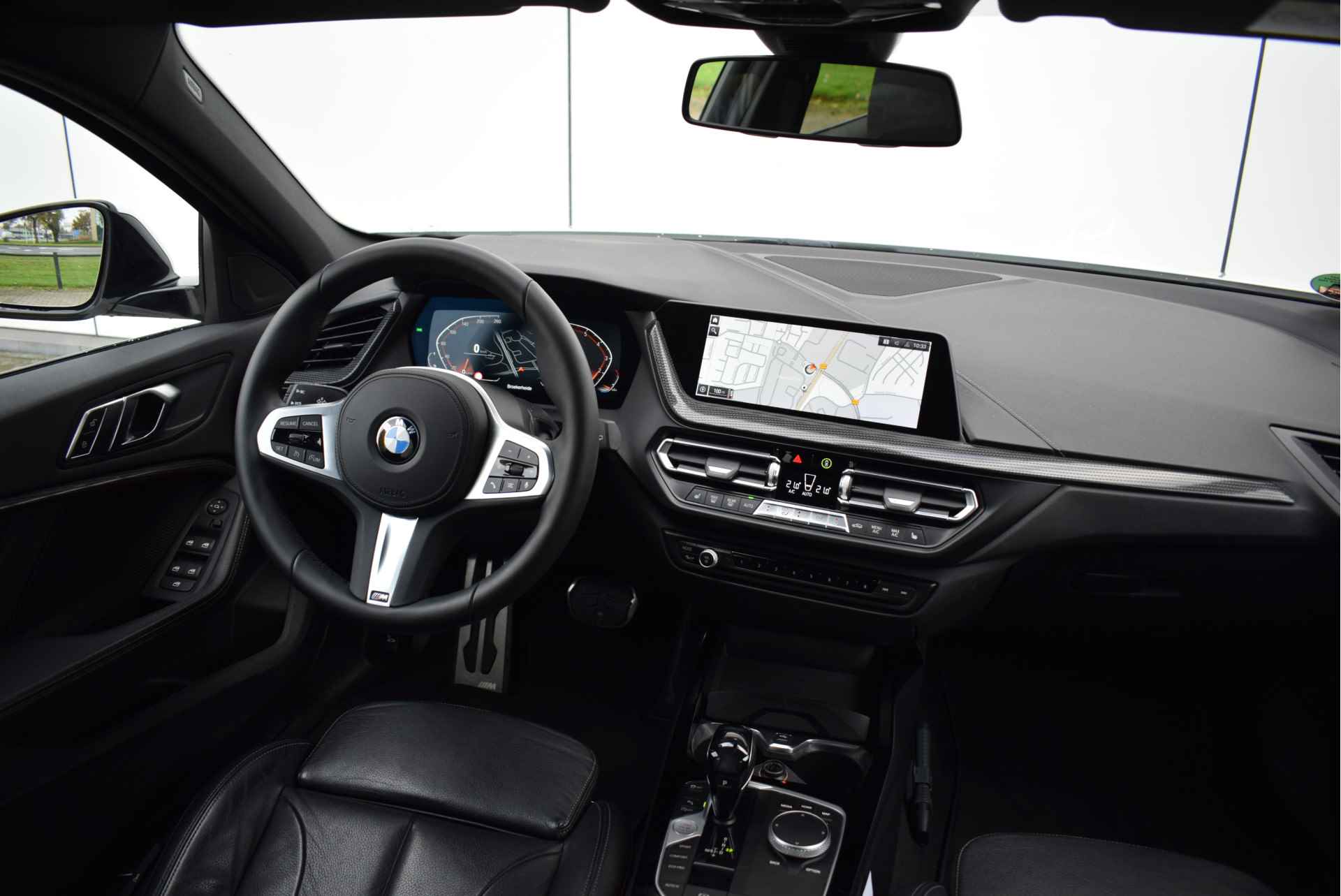 BMW 1-serie 118i High Executive M Sport Automaat / Panoramadak / Sportstoelen / LED / M Sportonderstel / Leder / Live Cockpit Professional - 16/25