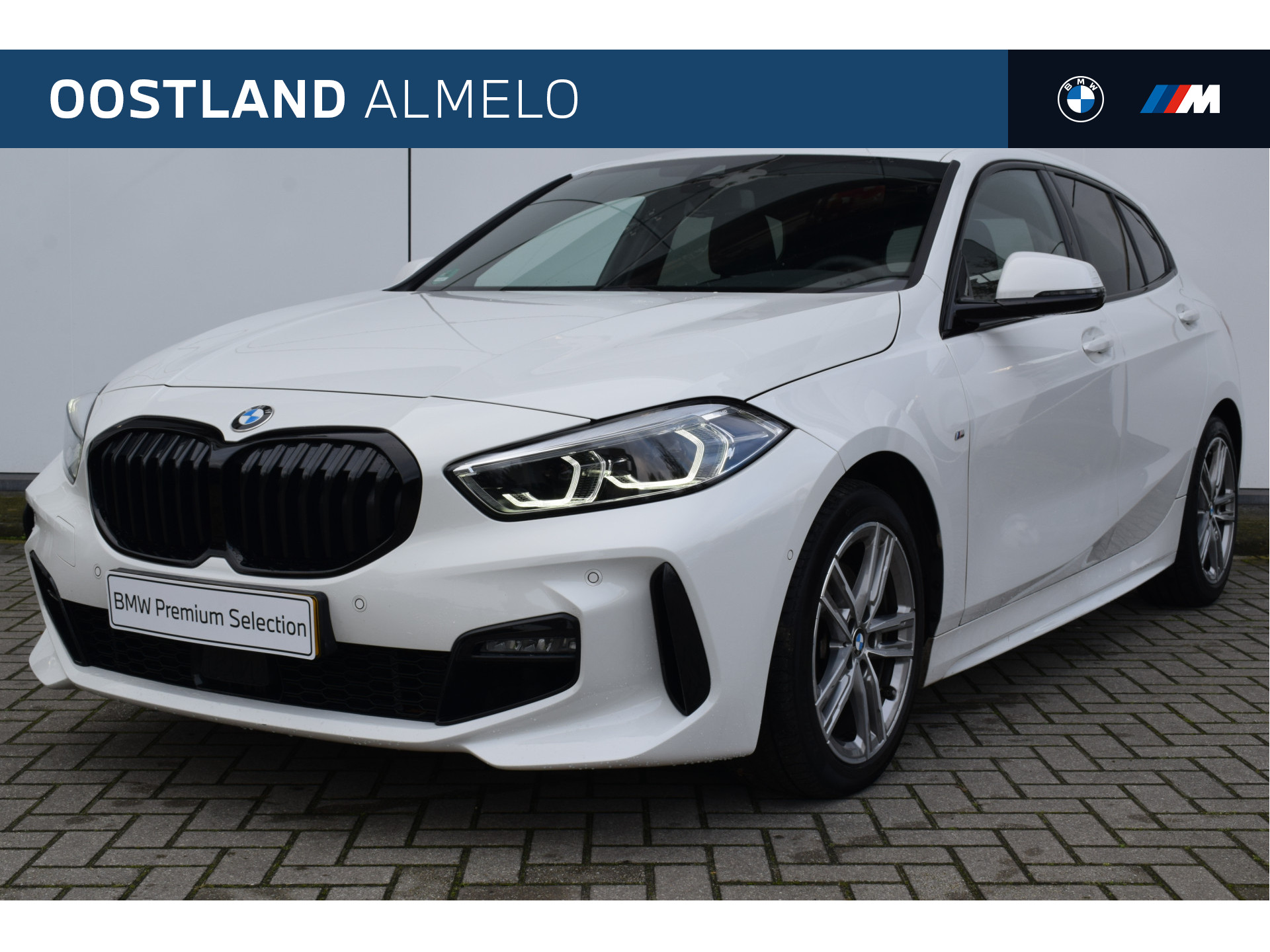 BMW 1-serie 118i High Executive M Sport Automaat / Panoramadak / Sportstoelen / LED / M Sportonderstel / Leder / Live Cockpit Professional