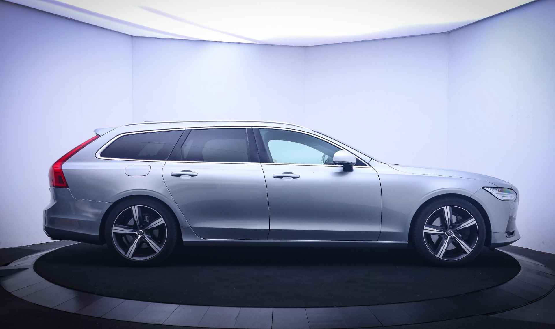 Volvo V90 T5 255Pk Aut. R-Design FULL LED/DIGIDASH/ACC/MEMORY/NAVI/CARPLAY/CAMERA/ELEK TREKHAAK/DAB+/LMV 19'' - 4/31