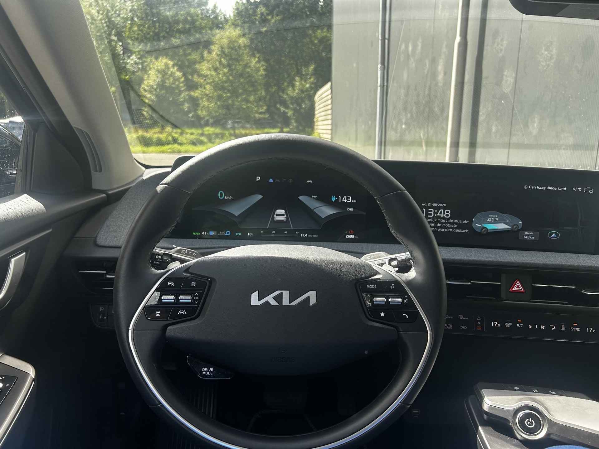 Kia EV6 Light Edition 58 kWh Apple Carplay | Navi | Addaptive Cruise Control | Stoel- en stuurverwarming | BTW auto | € 2000 SEPP subsidie | Metallic lak | Fabrieksgarantie t/m 5-4-2024 | NAP - 20/29