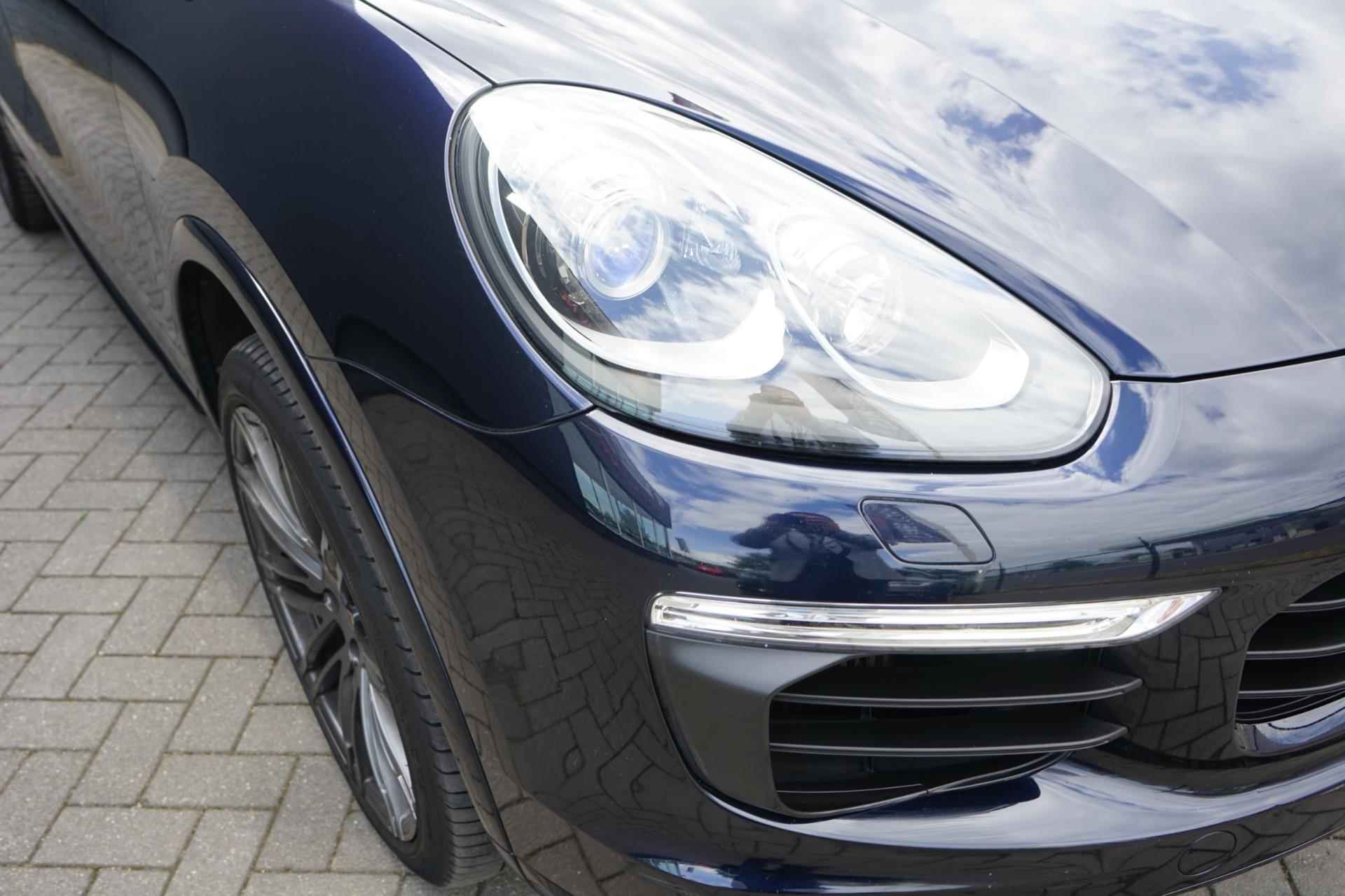 Porsche Cayenne 3.0 D Sportdesign /Luchtvering /Pano /Sportchrono - 30/33