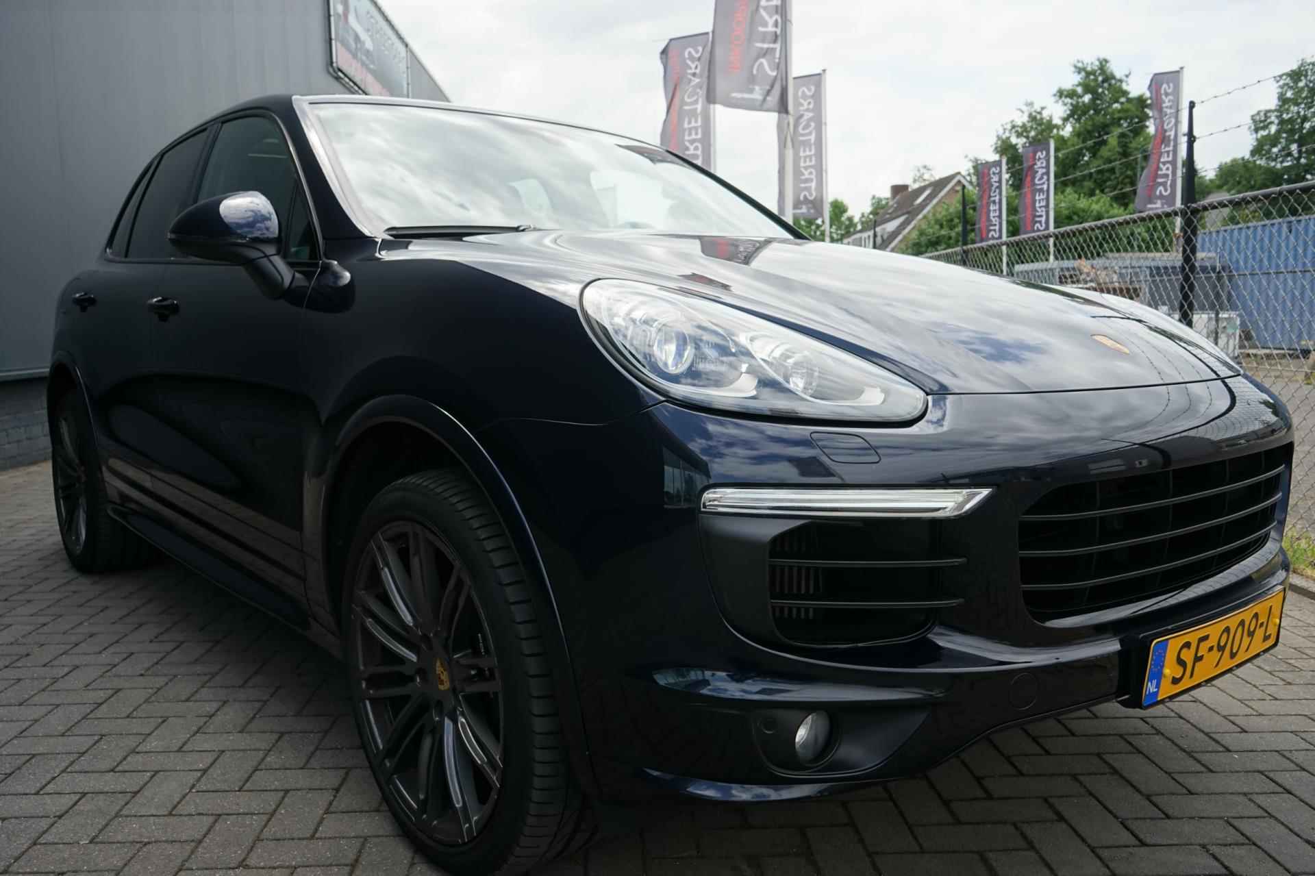 Porsche Cayenne 3.0 D Sportdesign /Luchtvering /Pano /Sportchrono - 31/33