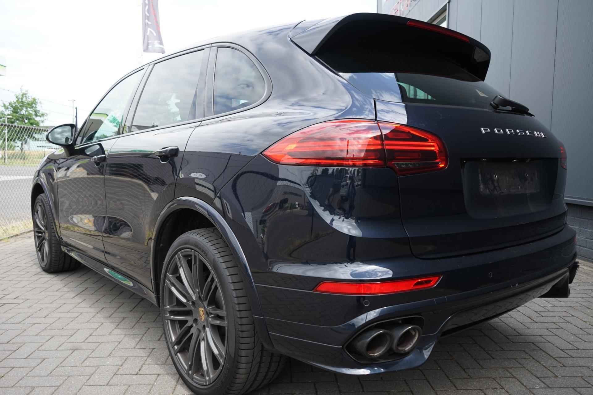 Porsche Cayenne 3.0 D Sportdesign /Luchtvering /Pano /Sportchrono - 32/33