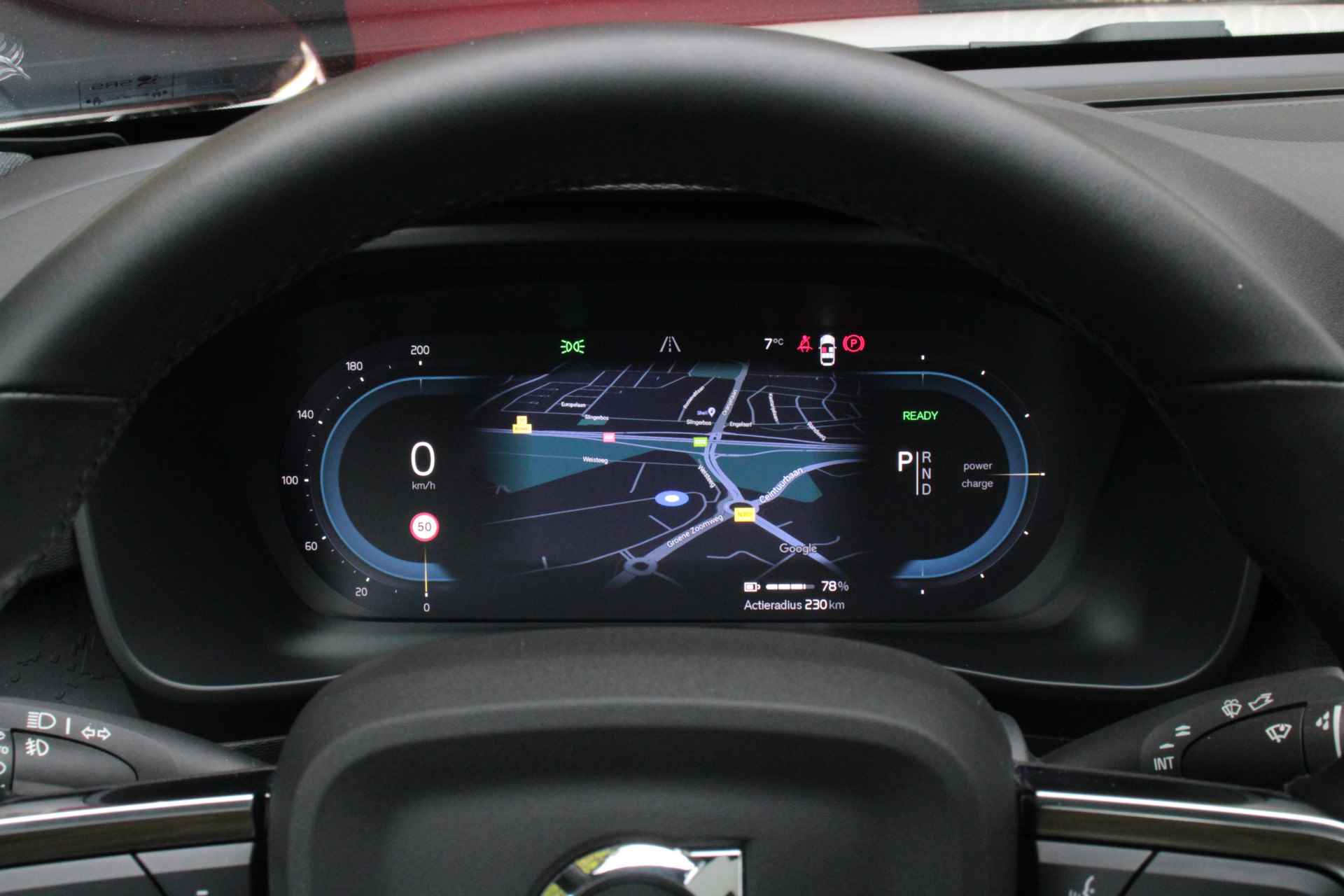 Volvo C40 Single Motor Core 69 kWh | Panoramadak | Camera | Stuur- en stoelverwarming - 14/16