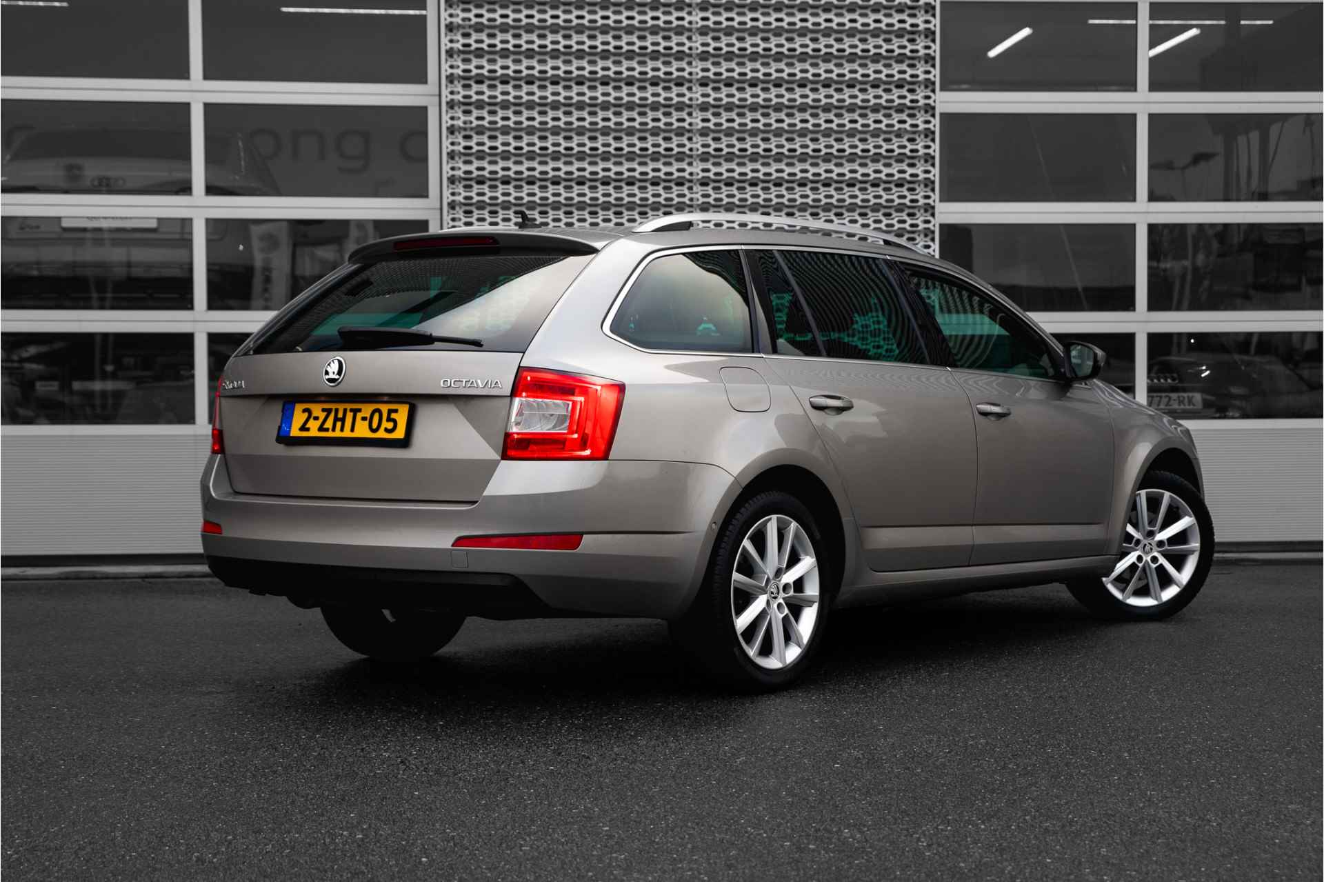 Škoda Octavia Combi 1.4 TSI Greentech Elegance Businessline | Automaat | Navigatie | Stoelverwarming | Cruise control - 3/28