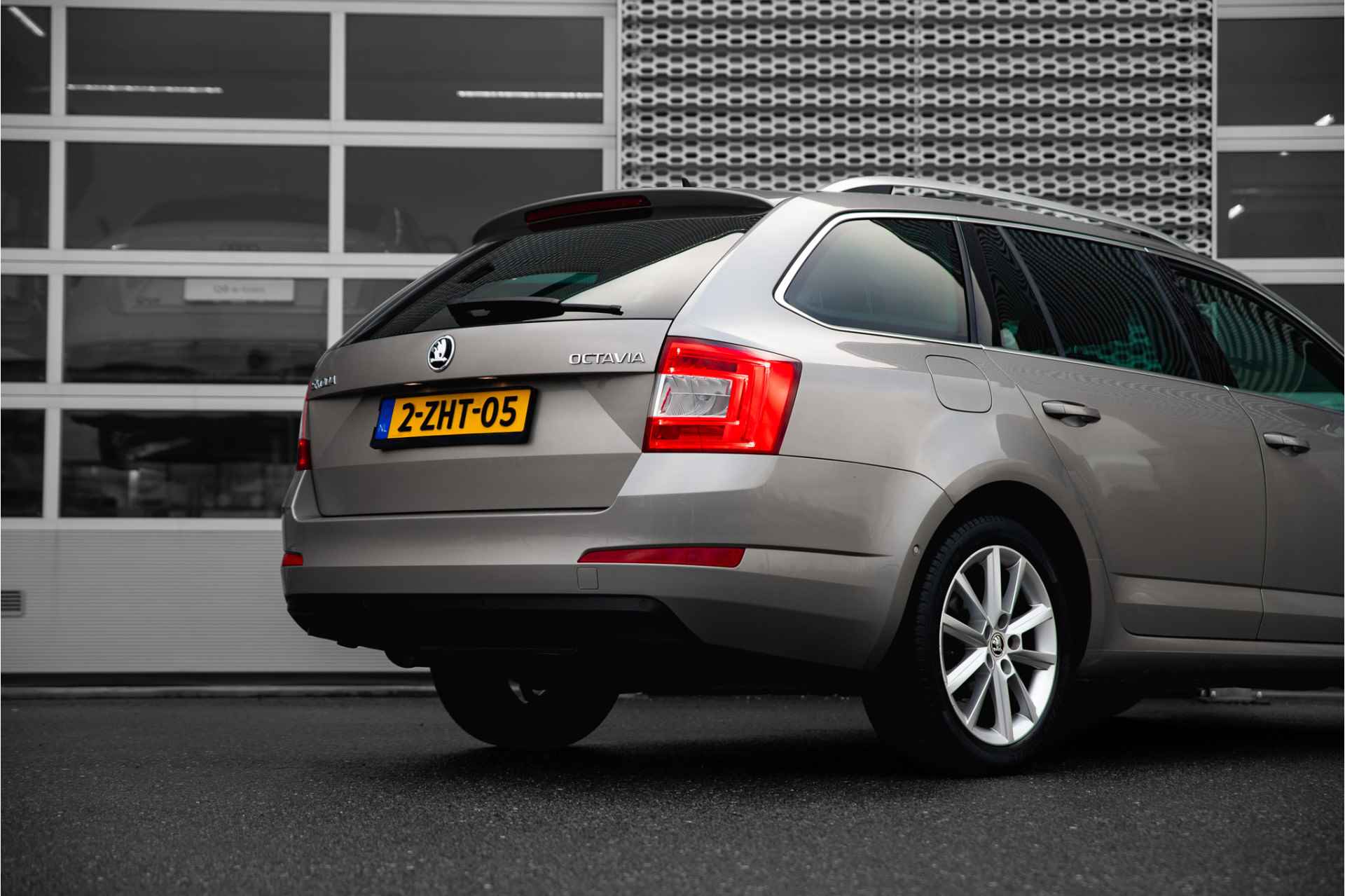 Škoda Octavia Combi 1.4 TSI Greentech Elegance Businessline | Automaat | Navigatie | Stoelverwarming | Cruise control - 7/28