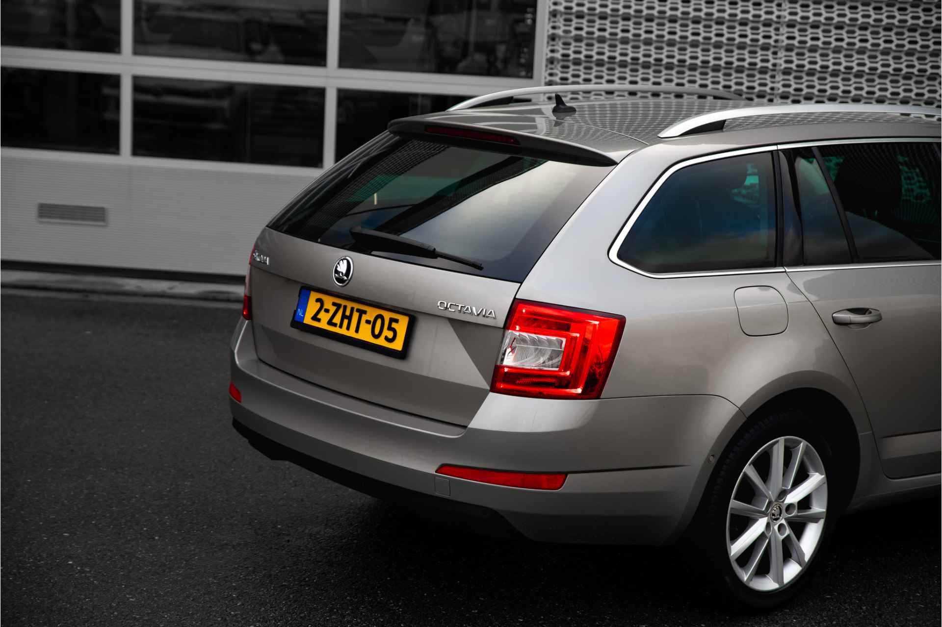 Škoda Octavia Combi 1.4 TSI Greentech Elegance Businessline | Automaat | Navigatie | Stoelverwarming | Cruise control - 15/28