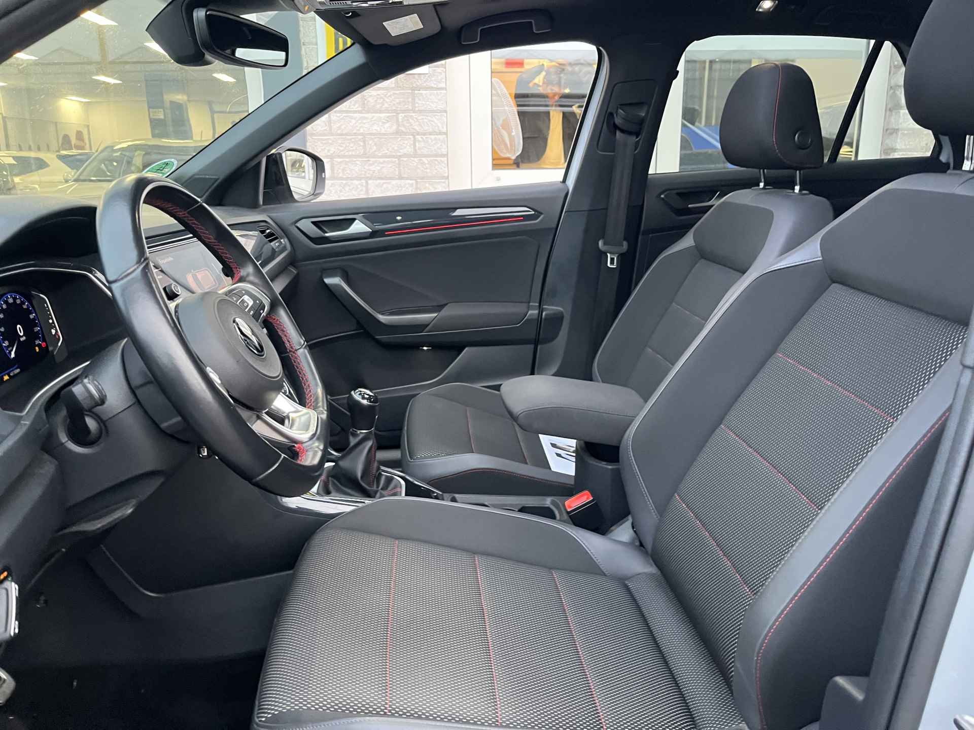 Volkswagen T-Roc 1.5 TSI R-Line / PANO/ ADAPT-CRUISE/ DIGITAL DASH/ DAB/ APP-CONNECT/ PARK. SENSOREN/ AIRCO/ STOELVERWARMING - 7/30