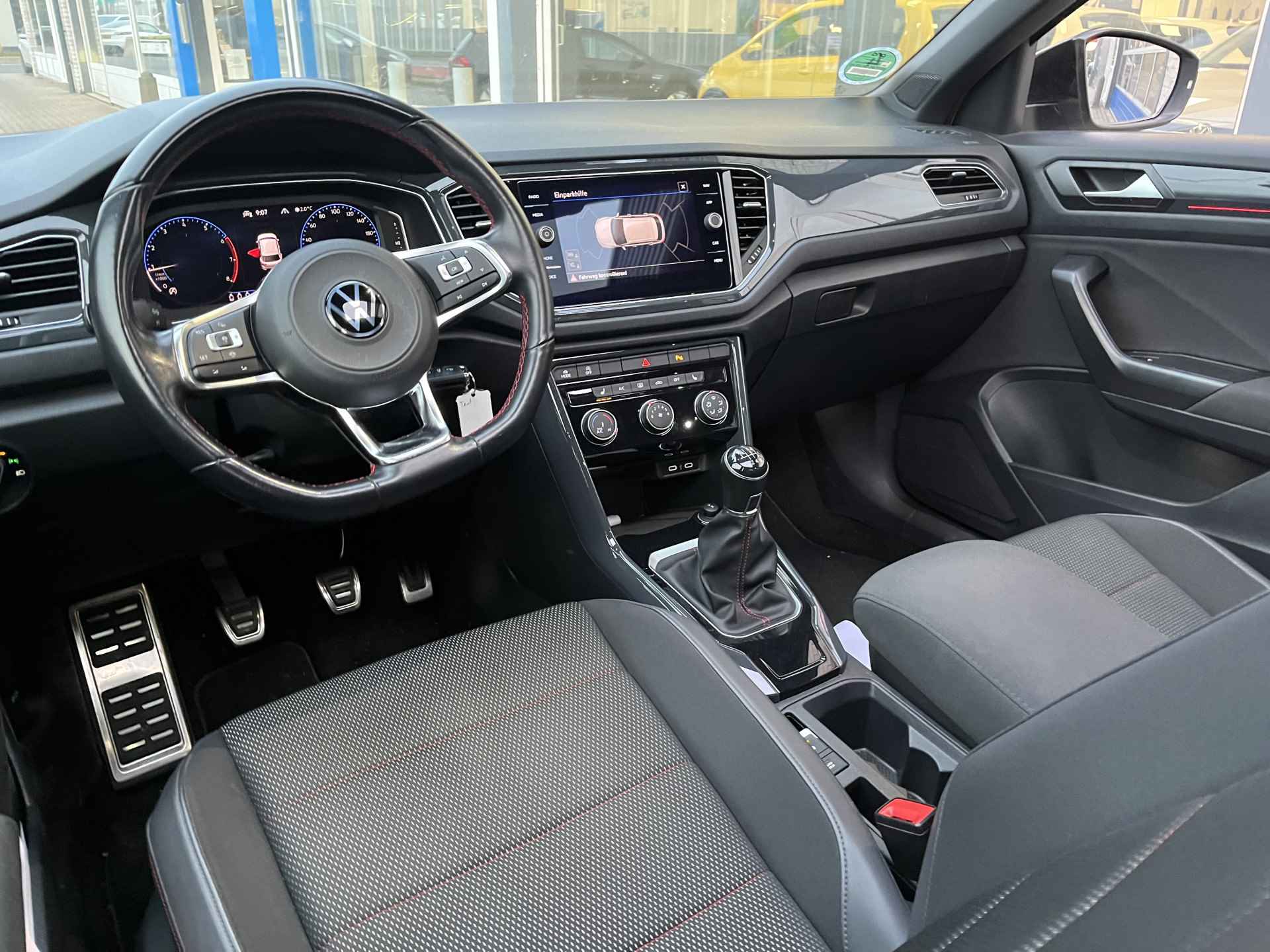 Volkswagen T-Roc 1.5 TSI R-Line / PANO/ ADAPT-CRUISE/ DIGITAL DASH/ DAB/ APP-CONNECT/ PARK. SENSOREN/ AIRCO/ STOELVERWARMING - 8/30