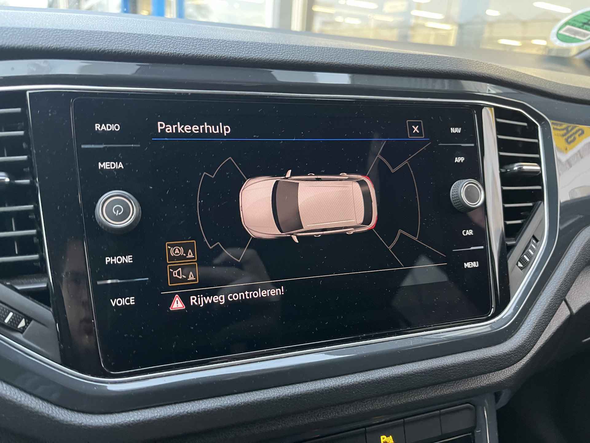 Volkswagen T-Roc 1.5 TSI R-Line / PANO/ ADAPT-CRUISE/ DIGITAL DASH/ DAB/ APP-CONNECT/ PARK. SENSOREN/ AIRCO/ STOELVERWARMING - 21/30