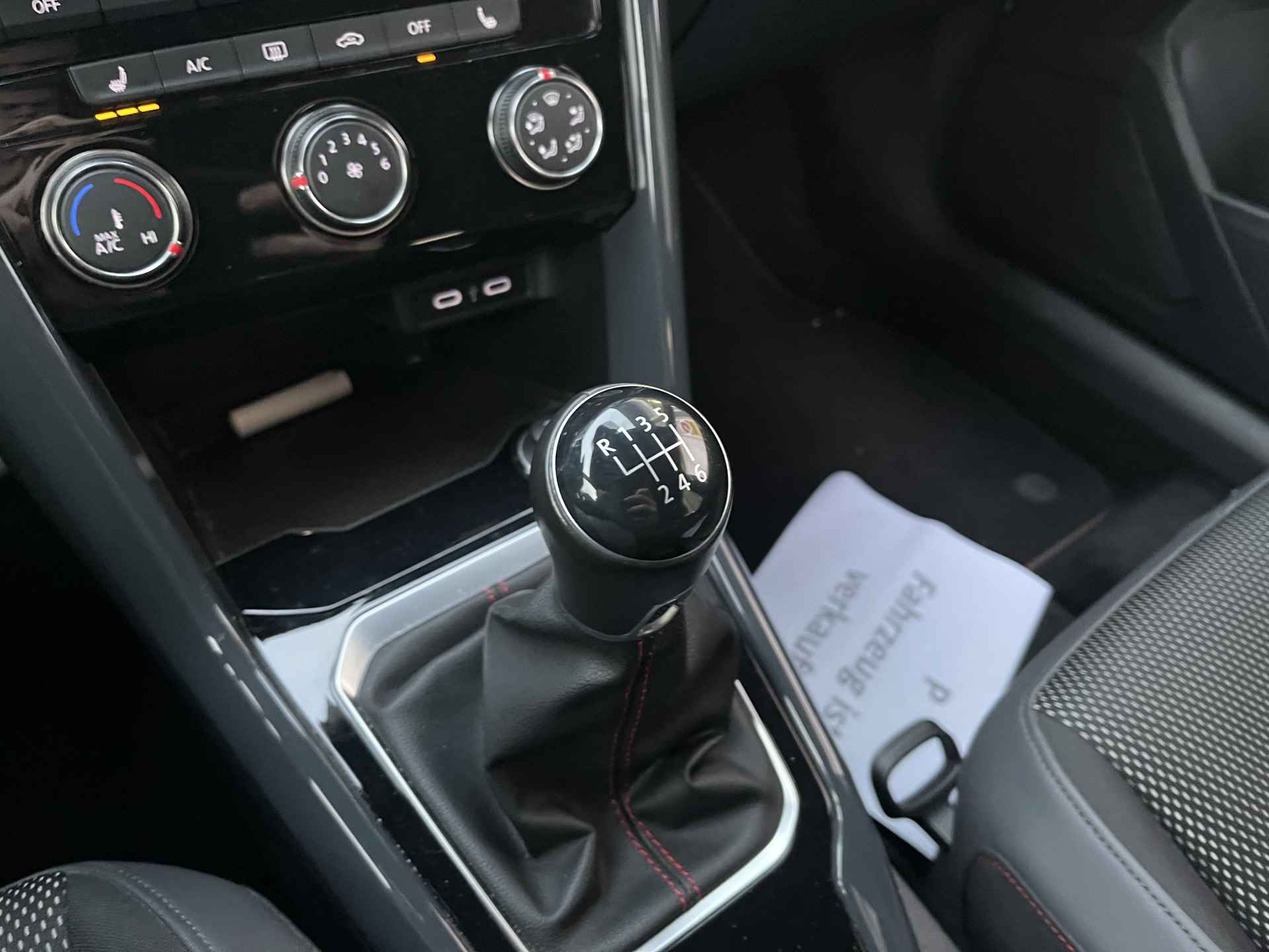 Volkswagen T-Roc 1.5 TSI R-Line / PANO/ ADAPT-CRUISE/ DIGITAL DASH/ DAB/ APP-CONNECT/ PARK. SENSOREN/ AIRCO/ STOELVERWARMING - 26/30