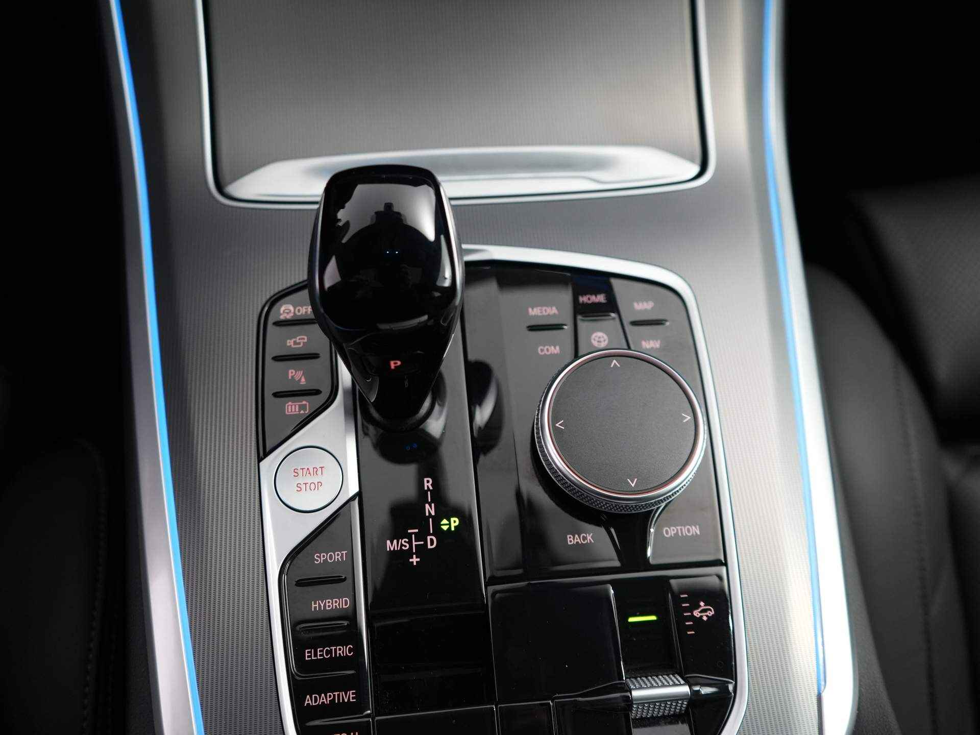 BMW X5 xDrive45e High Executive | M-sport | Pano dak | Luchtvering | Adaptieve cruise | Leder | 360* Camera | Harman kardon | Stoelen met geheugen | Wegklapbare trekhaak | Navi | Dodehoek bewaking | - 11/38