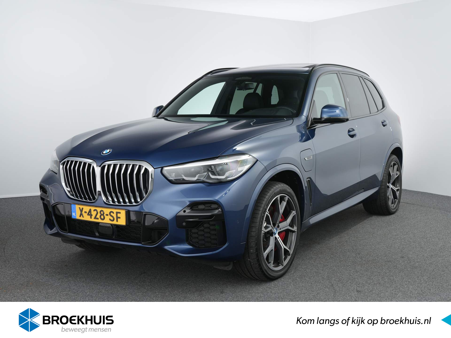 BMW X5 xDrive45e High Executive | M-sport | Pano dak | Luchtvering | Adaptieve cruise | Leder | 360* Camera | Harman kardon | Stoelen met geheugen | Wegklapbare trekhaak | Navi | Dodehoek bewaking | bij viaBOVAG.nl