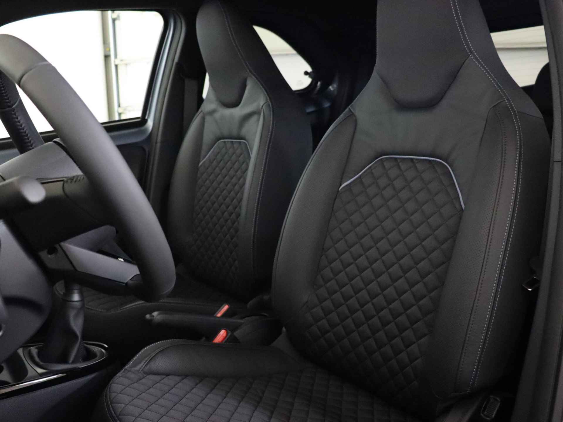 Toyota Aygo X 1.0 VVT-i MT Premium, JBL,  Apple carplay, Android auto - 17/35