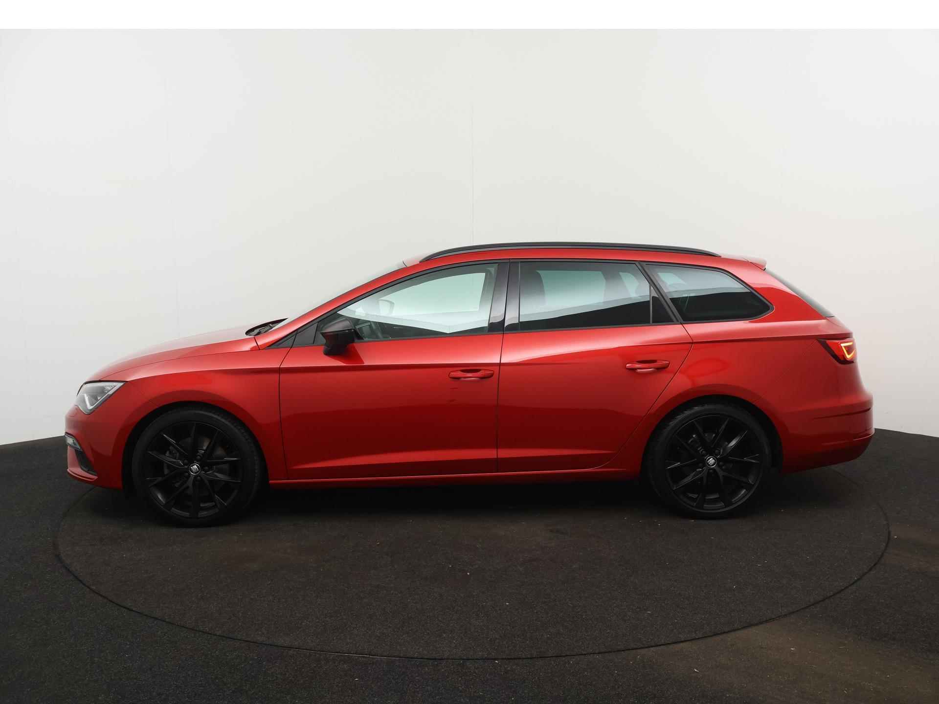 SEAT Leon ST 1.5 TSI FR Ultimate Edition Black Sky 150 PK | Automaat | LED Koplampen | Navigatie | BEATS Soundsystem | Apple Carplay/Android Auto | Achteruitrijcamera | Climate Control | Alcantara bekleding | Keyless-Entry | Adaptive Cruise Control | Parkeersensoren | Stoelverwarming | Privacy Glass | Lichtmetalen velgen | - 2/22