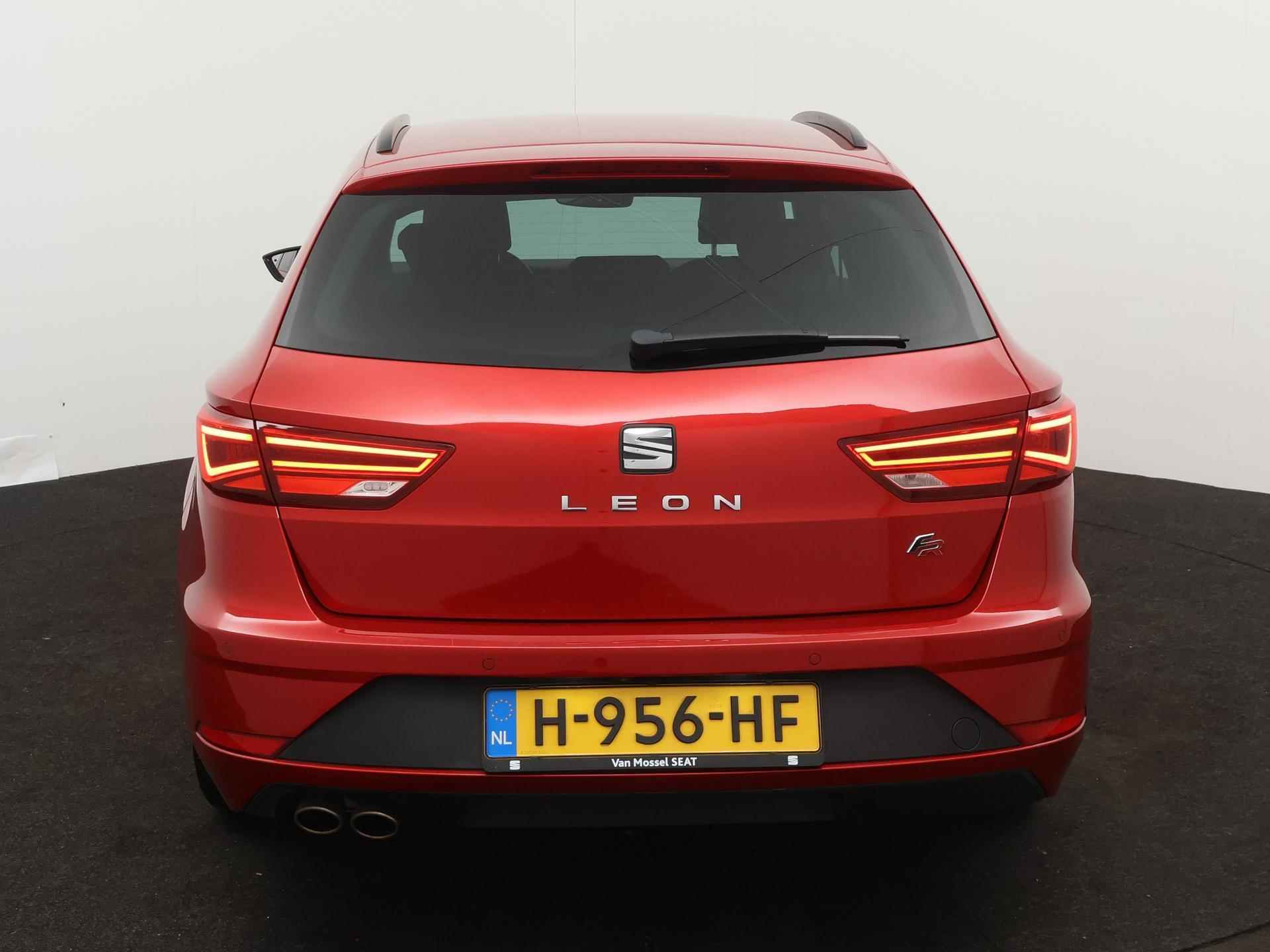 SEAT Leon ST 1.5 TSI FR Ultimate Edition Black Sky 150 PK | Automaat | LED Koplampen | Navigatie | BEATS Soundsystem | Apple Carplay/Android Auto | Achteruitrijcamera | Climate Control | Alcantara bekleding | Keyless-Entry | Adaptive Cruise Control | Parkeersensoren | Stoelverwarming | Privacy Glass | Lichtmetalen velgen | - 3/22