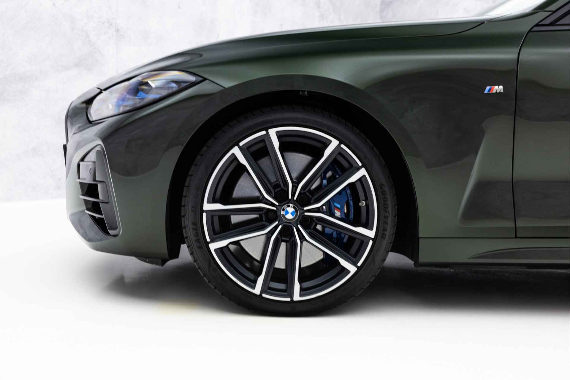BMW 4 Serie Coupé M440i xDrive High Executive | Schuifdak | Head-Up | Harman-Kardon - 5/49