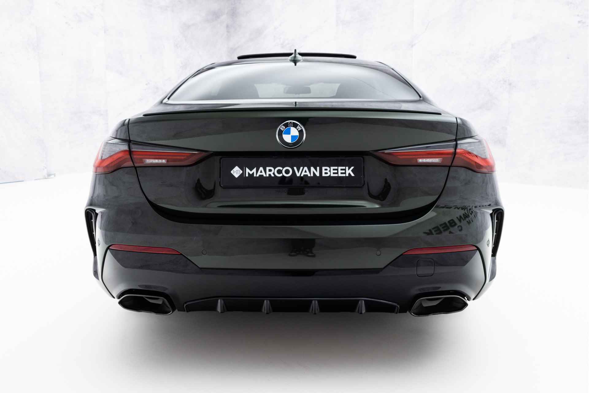 BMW 4 Serie Coupé M440i xDrive High Executive | Schuifdak | Head-Up | Harman-Kardon - 25/49