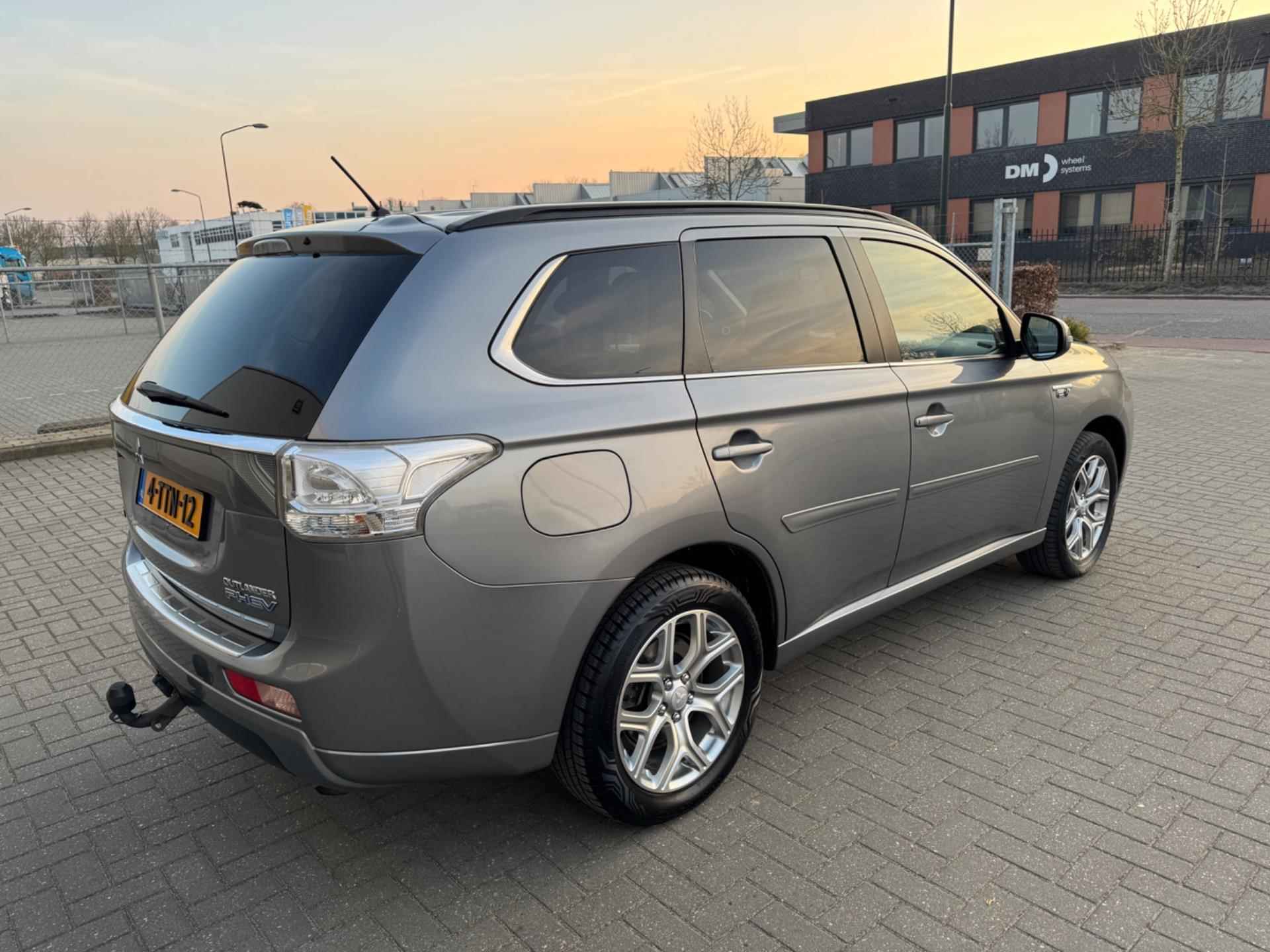 Mitsubishi Outlander 2.0 PHEV Instyle - 6/30