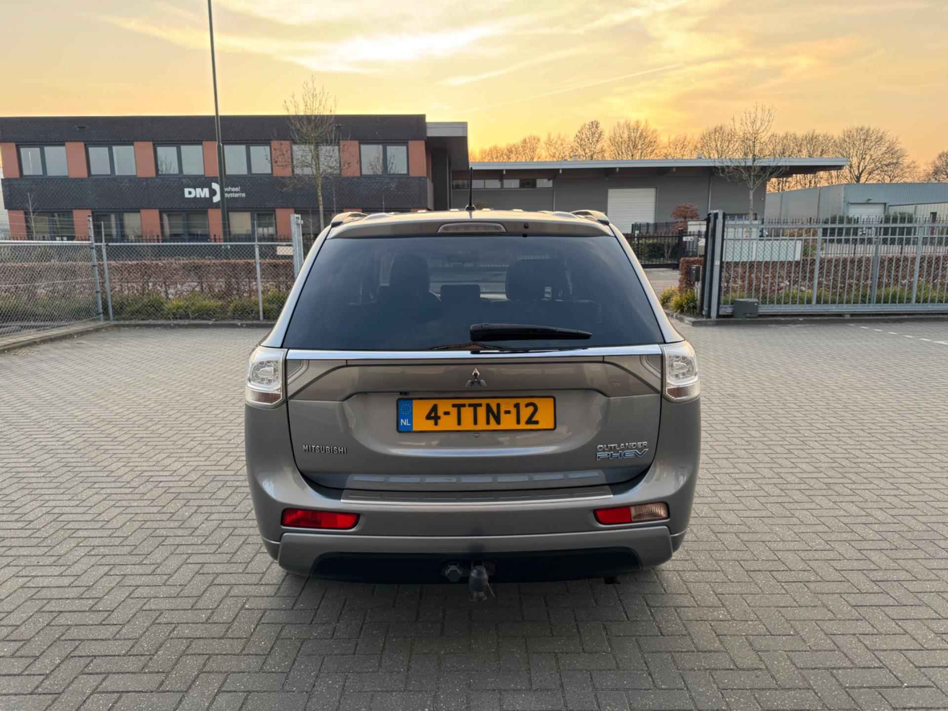 Mitsubishi Outlander 2.0 PHEV Instyle - 7/30