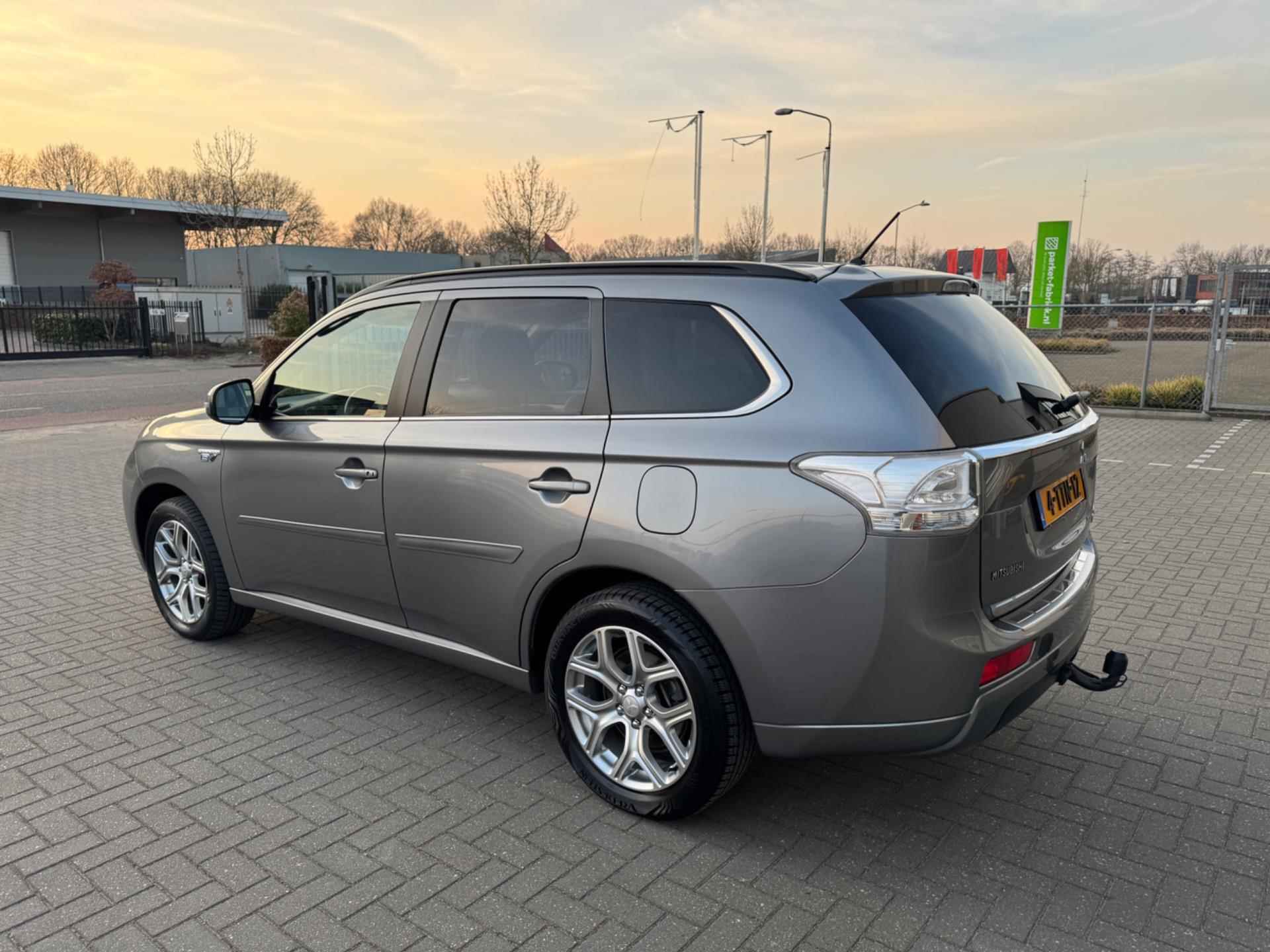 Mitsubishi Outlander 2.0 PHEV Instyle - 8/30