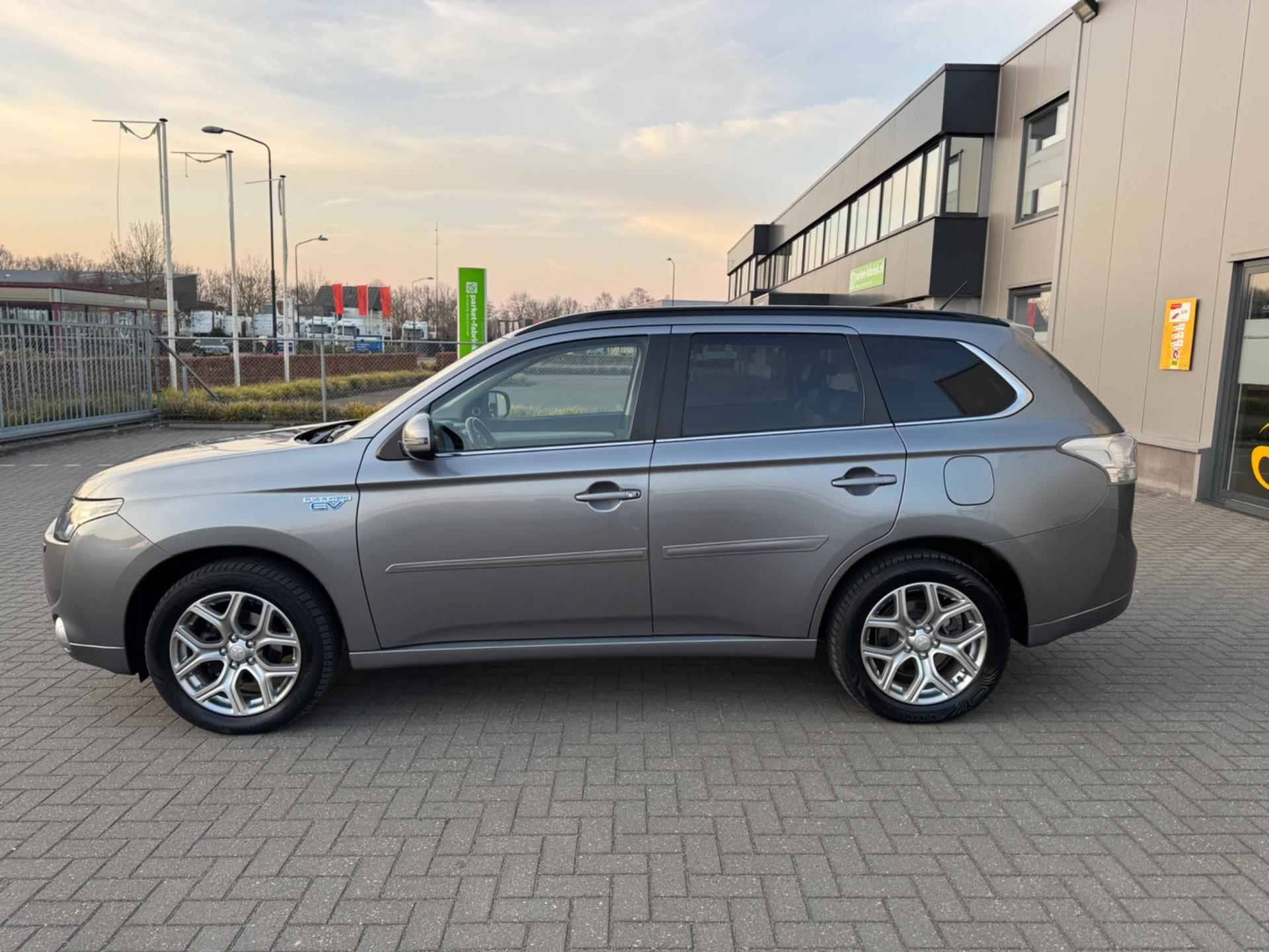 Mitsubishi Outlander 2.0 PHEV Instyle - 9/30