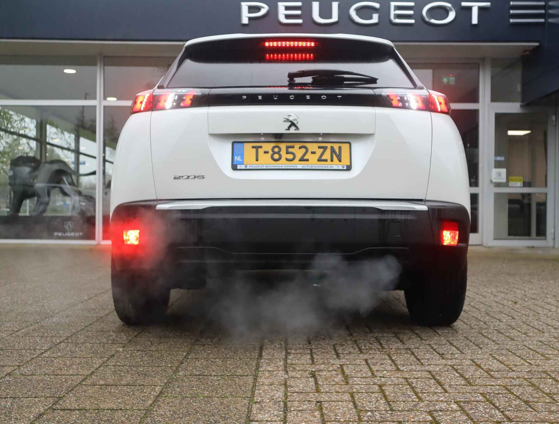 PEUGEOT 2008 SUV Allure Pack PureTech 100pk, Rijklaarprijs, Navigatie Camera Adaptieve cruise control - 18/52